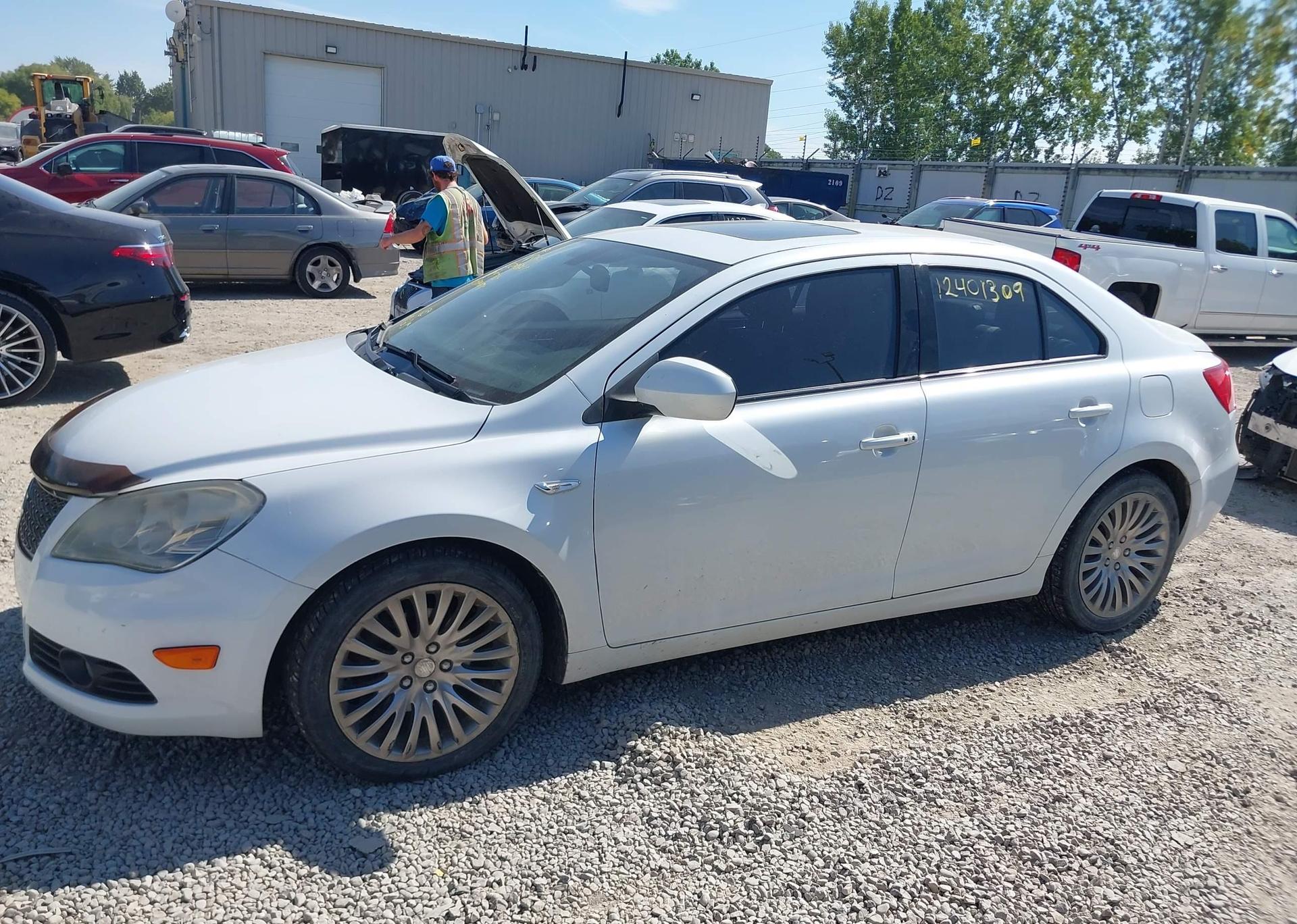 2011 SUZUKI KIZASHI SLS