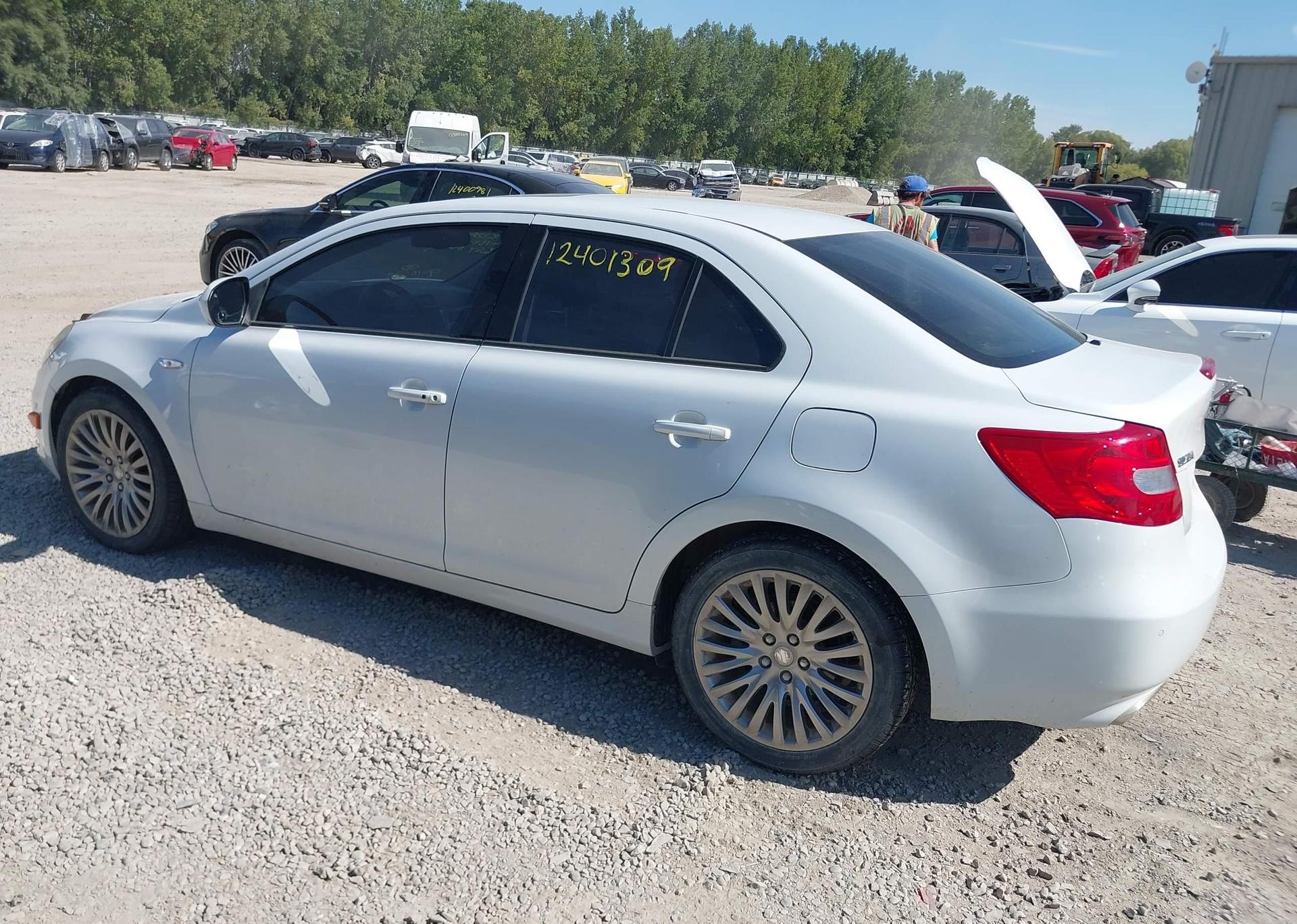 2011 SUZUKI KIZASHI SLS