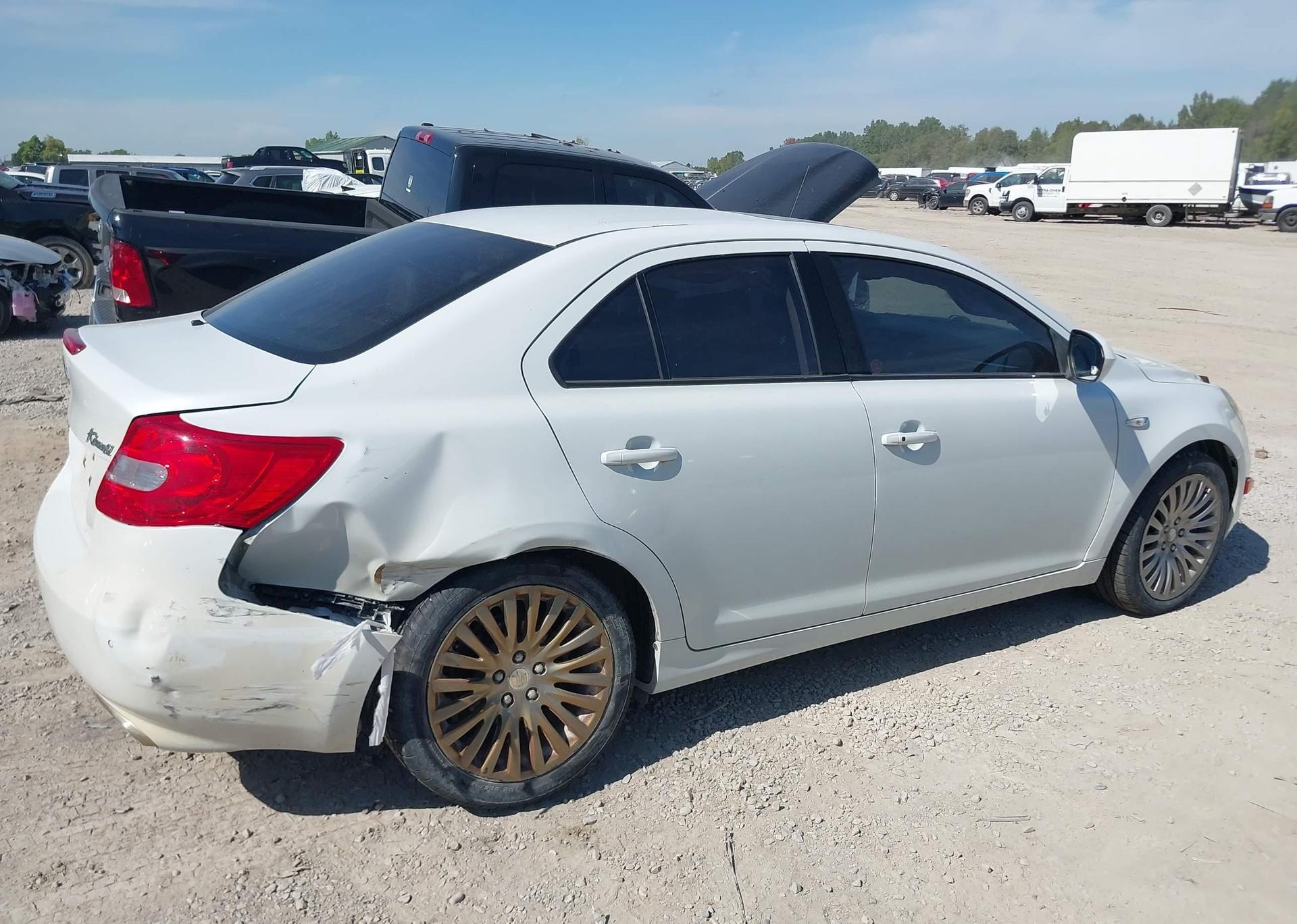 2011 SUZUKI KIZASHI SLS
