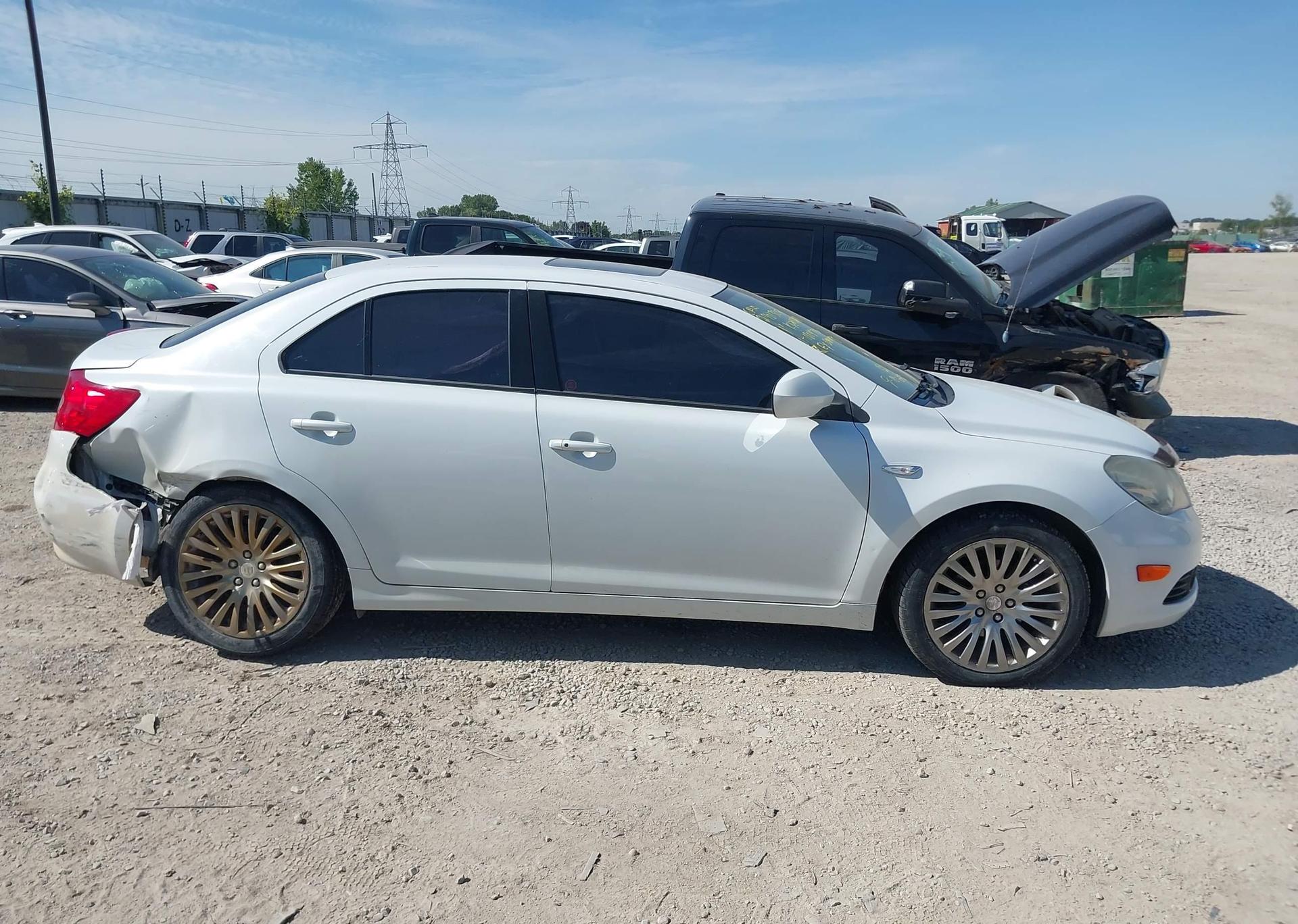 2011 SUZUKI KIZASHI SLS