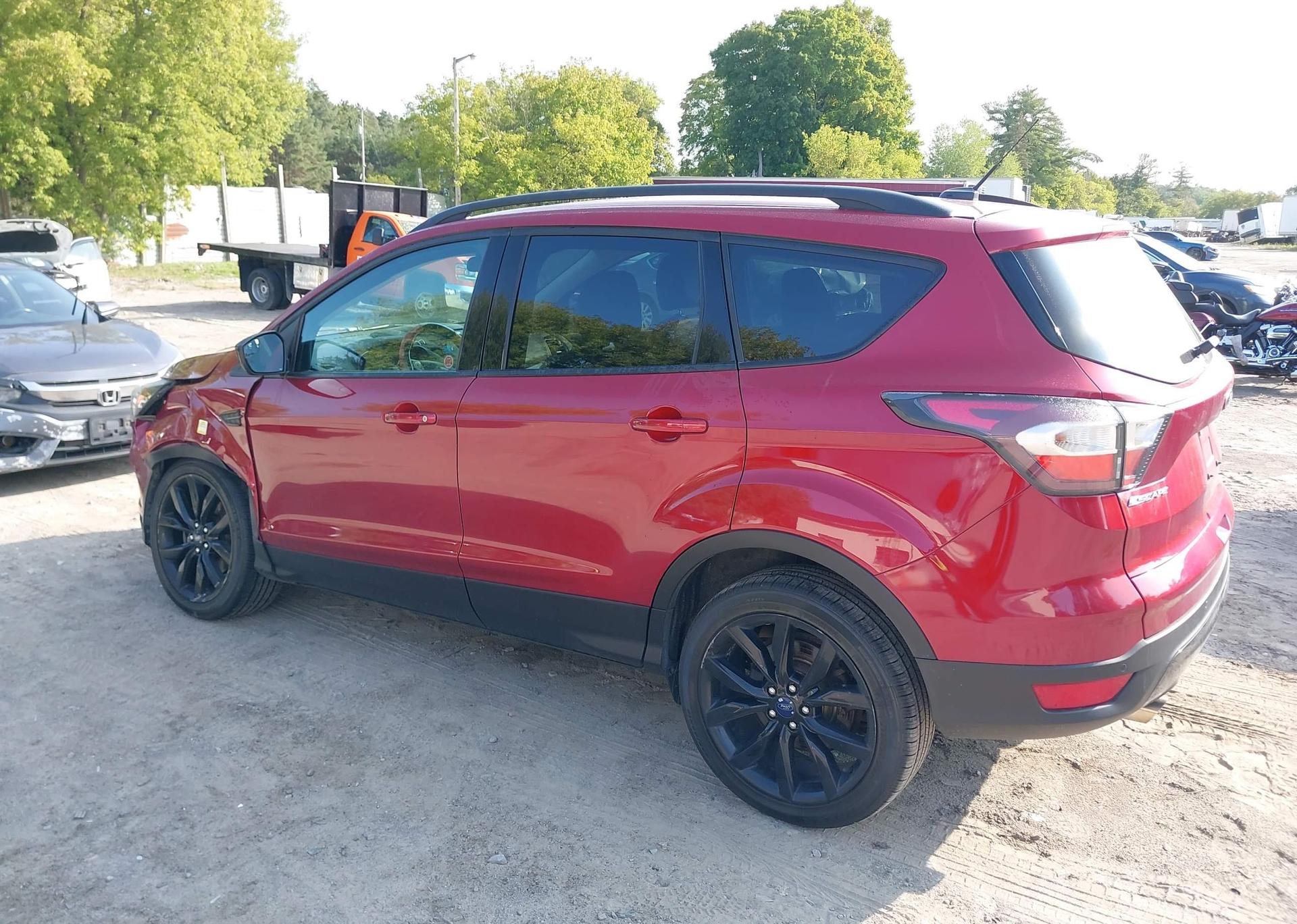 2017 FORD ESCAPE SE