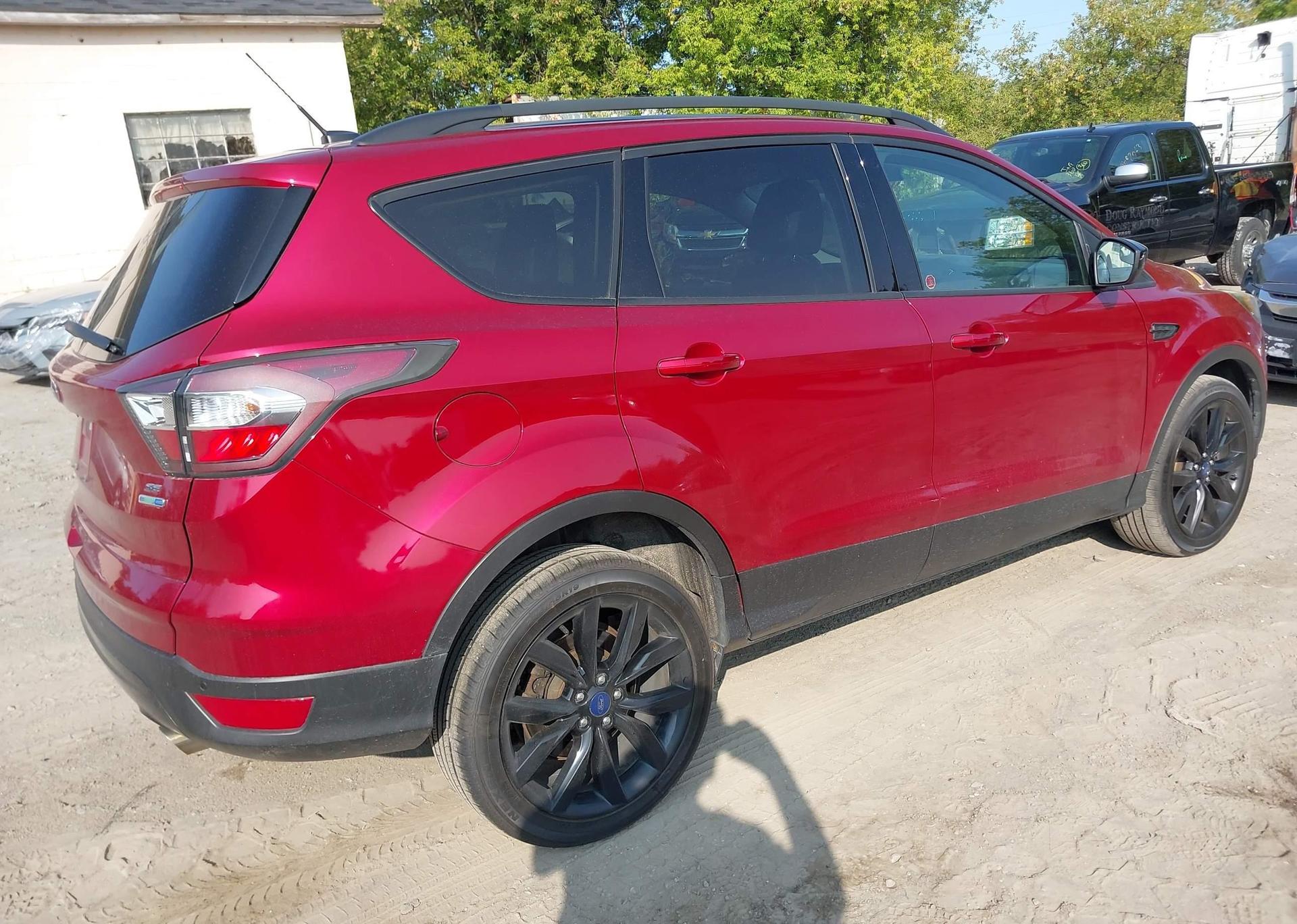 2017 FORD ESCAPE SE