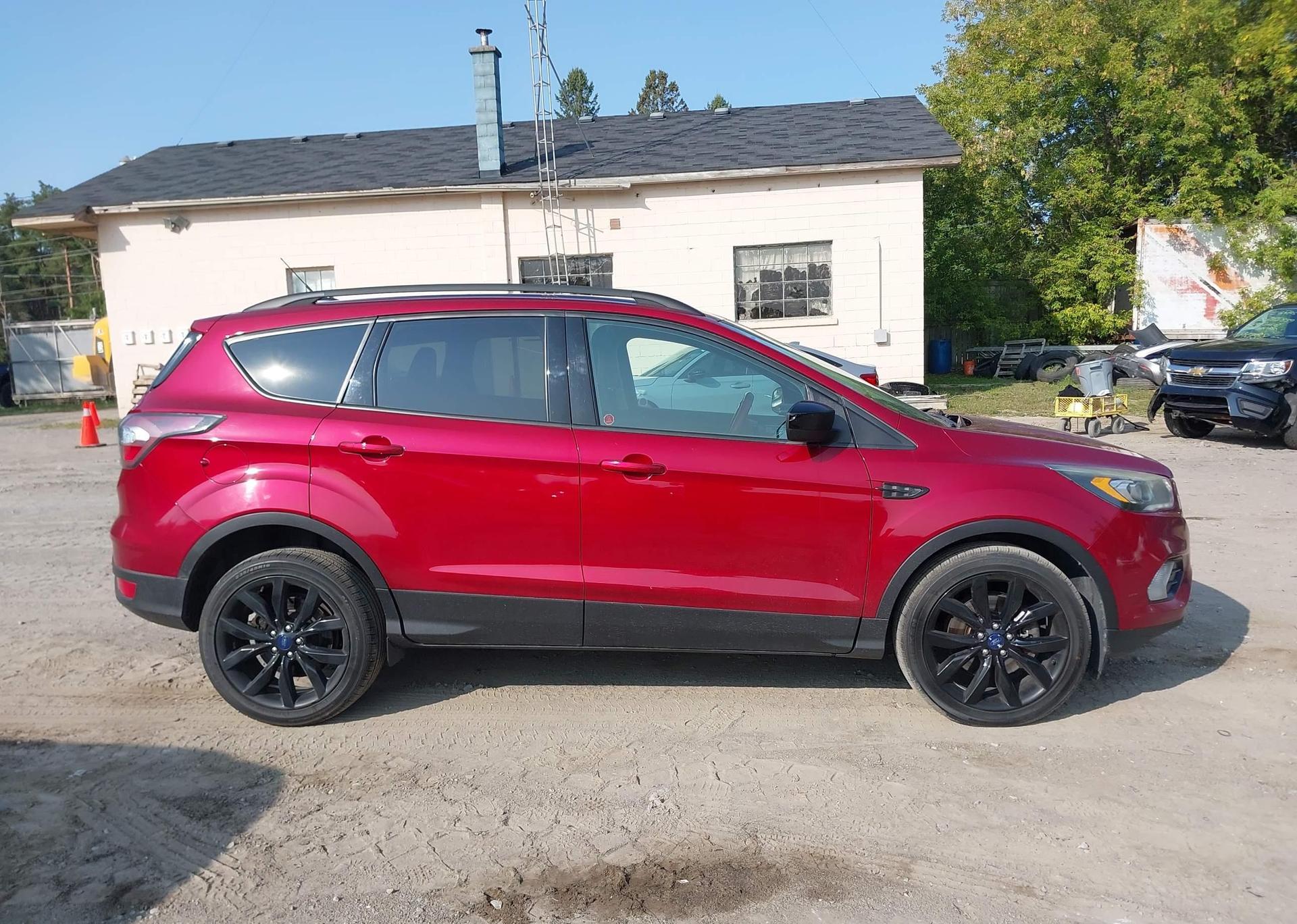 2017 FORD ESCAPE SE