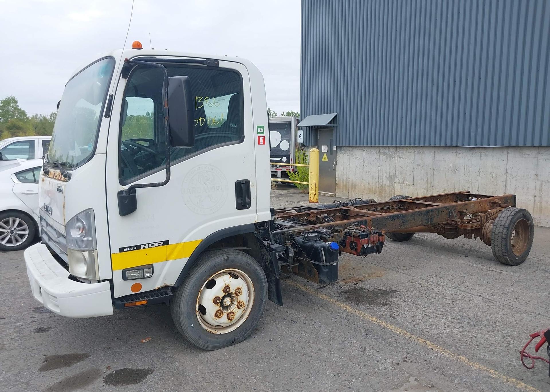 2011 ISUZU NQR