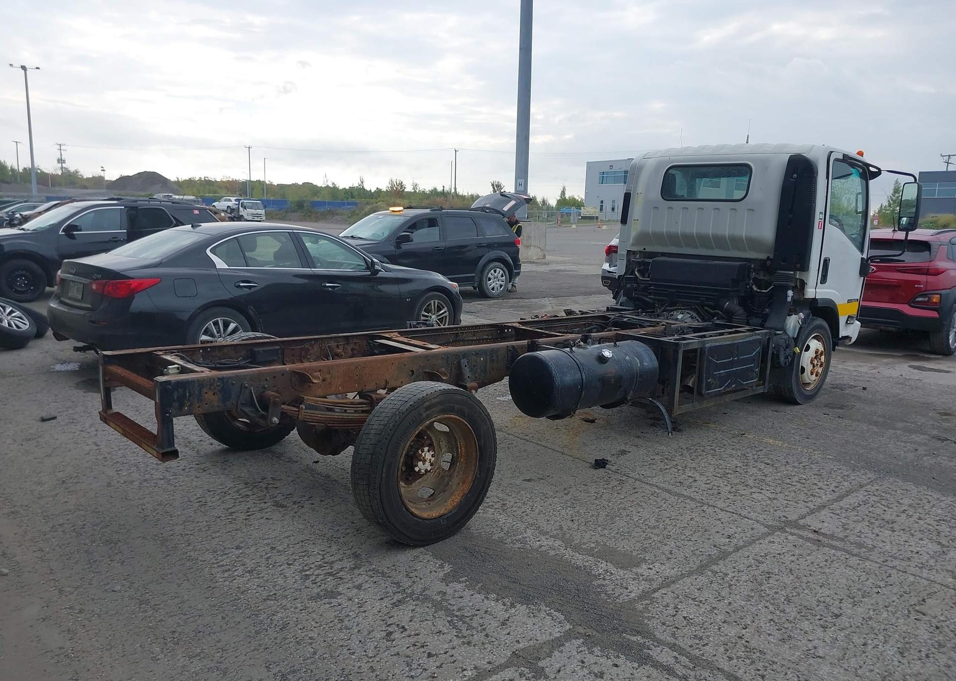 2011 ISUZU NQR