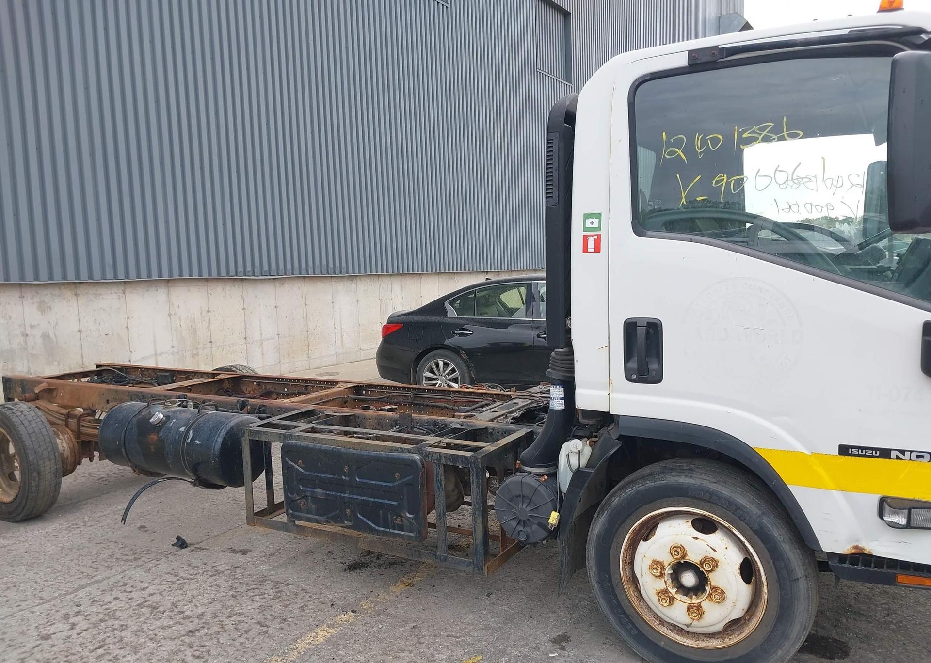 2011 ISUZU NQR
