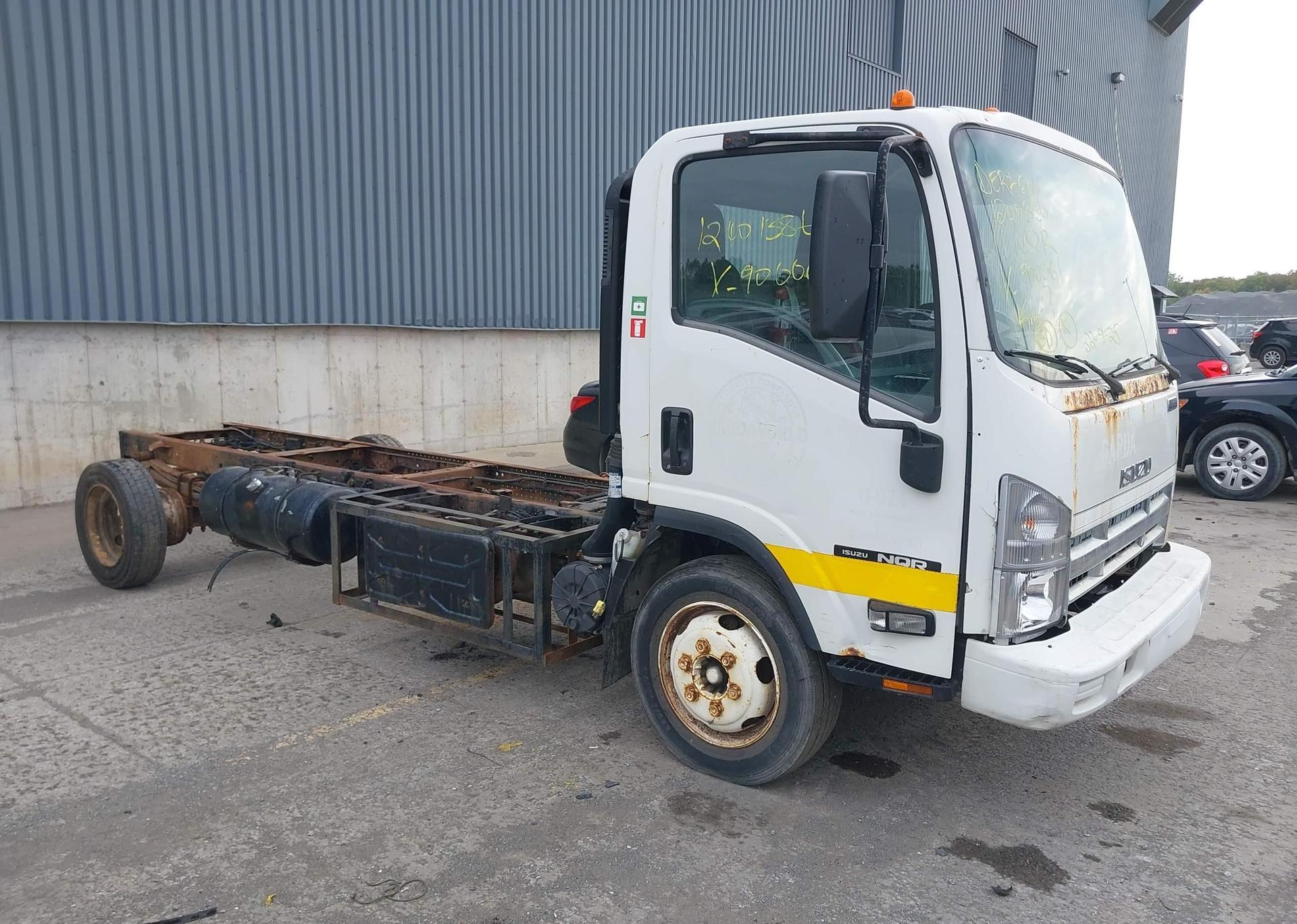2011 ISUZU NQR