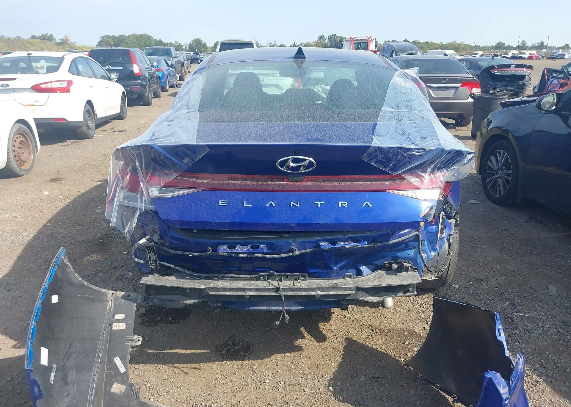 2021 HYUNDAI ELANTRA PREFERRED IVT WITH SUN AND TECH PACKAGE