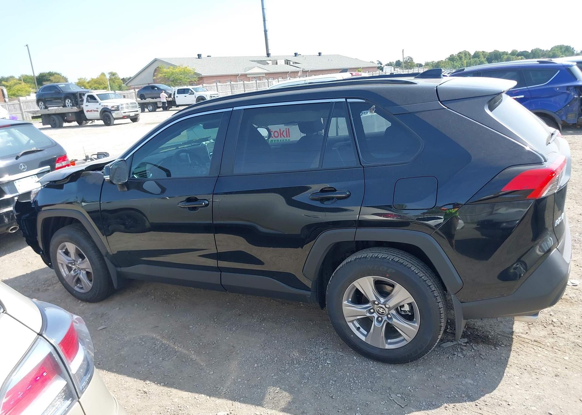 2025 TOYOTA RAV4 XLE