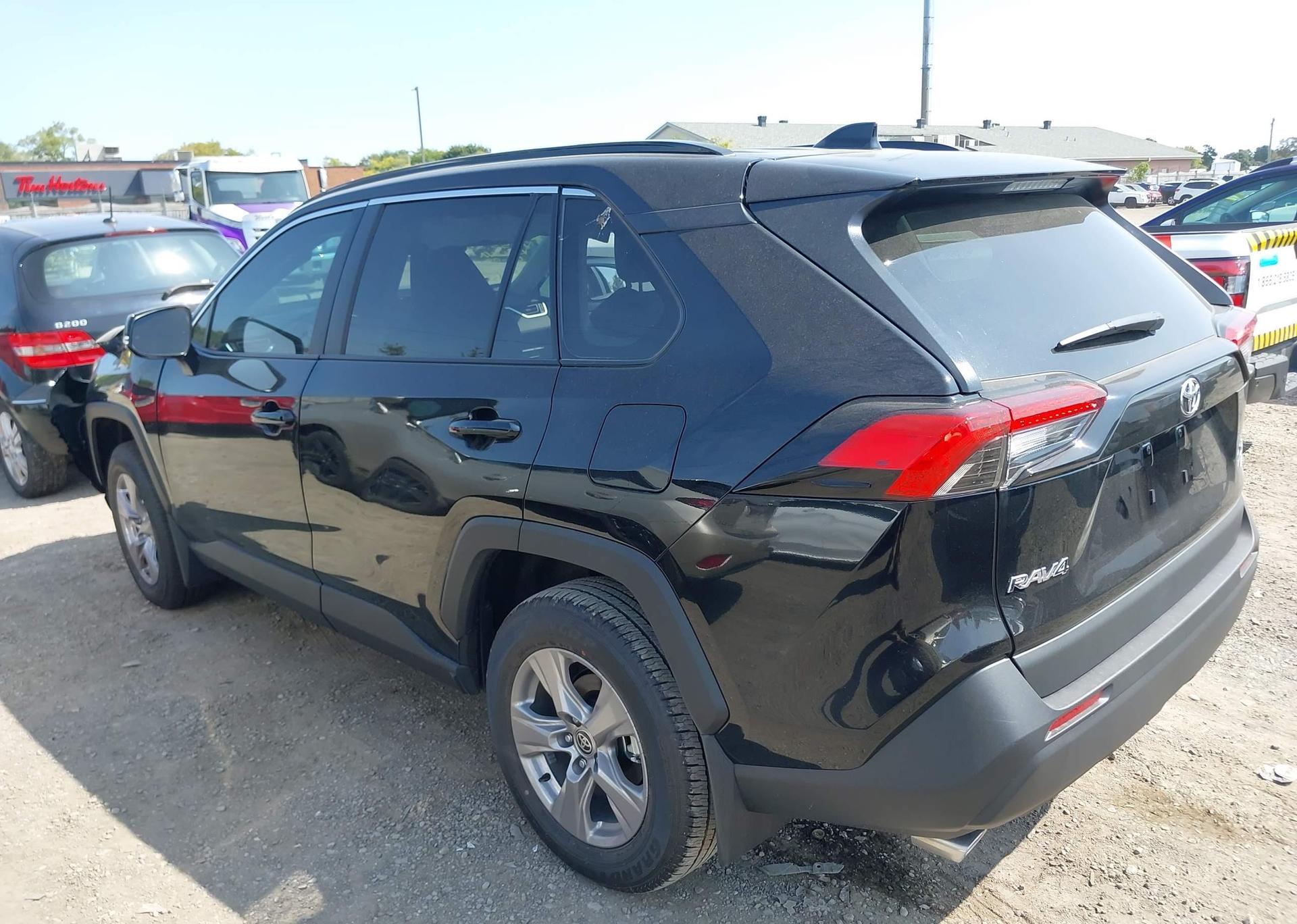 2025 TOYOTA RAV4 XLE