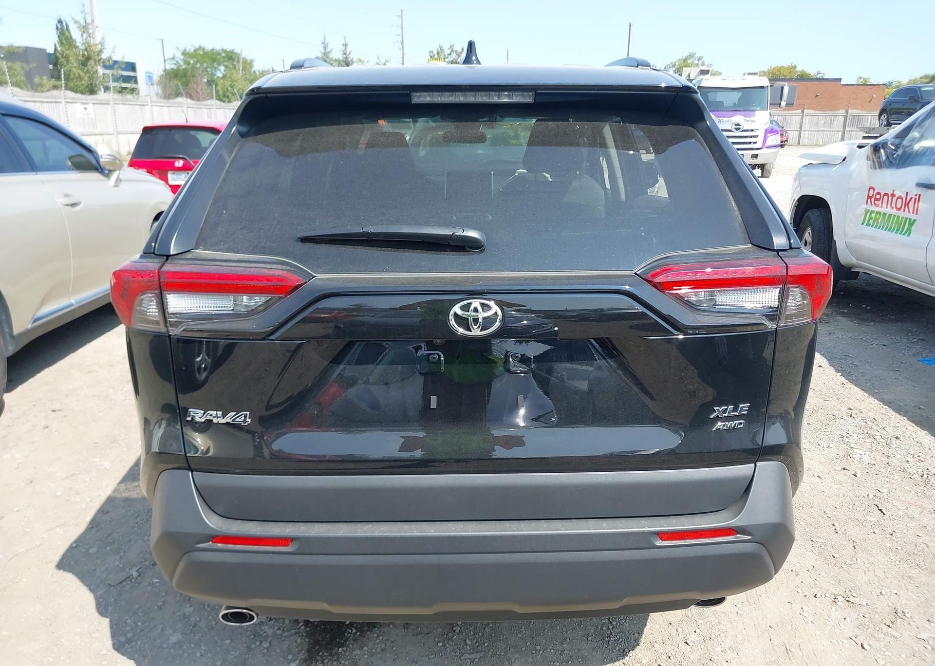 2025 TOYOTA RAV4 XLE
