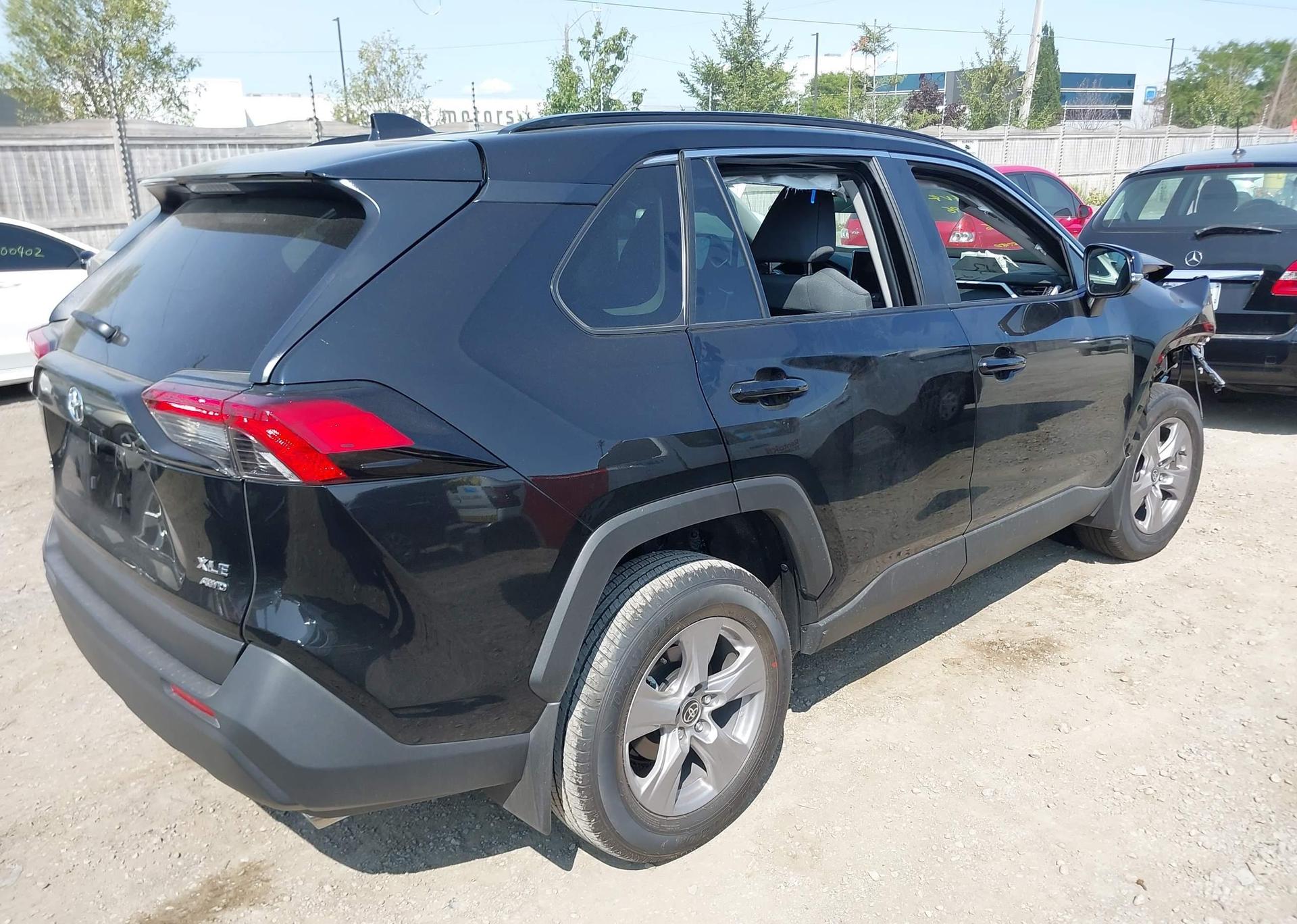 2025 TOYOTA RAV4 XLE