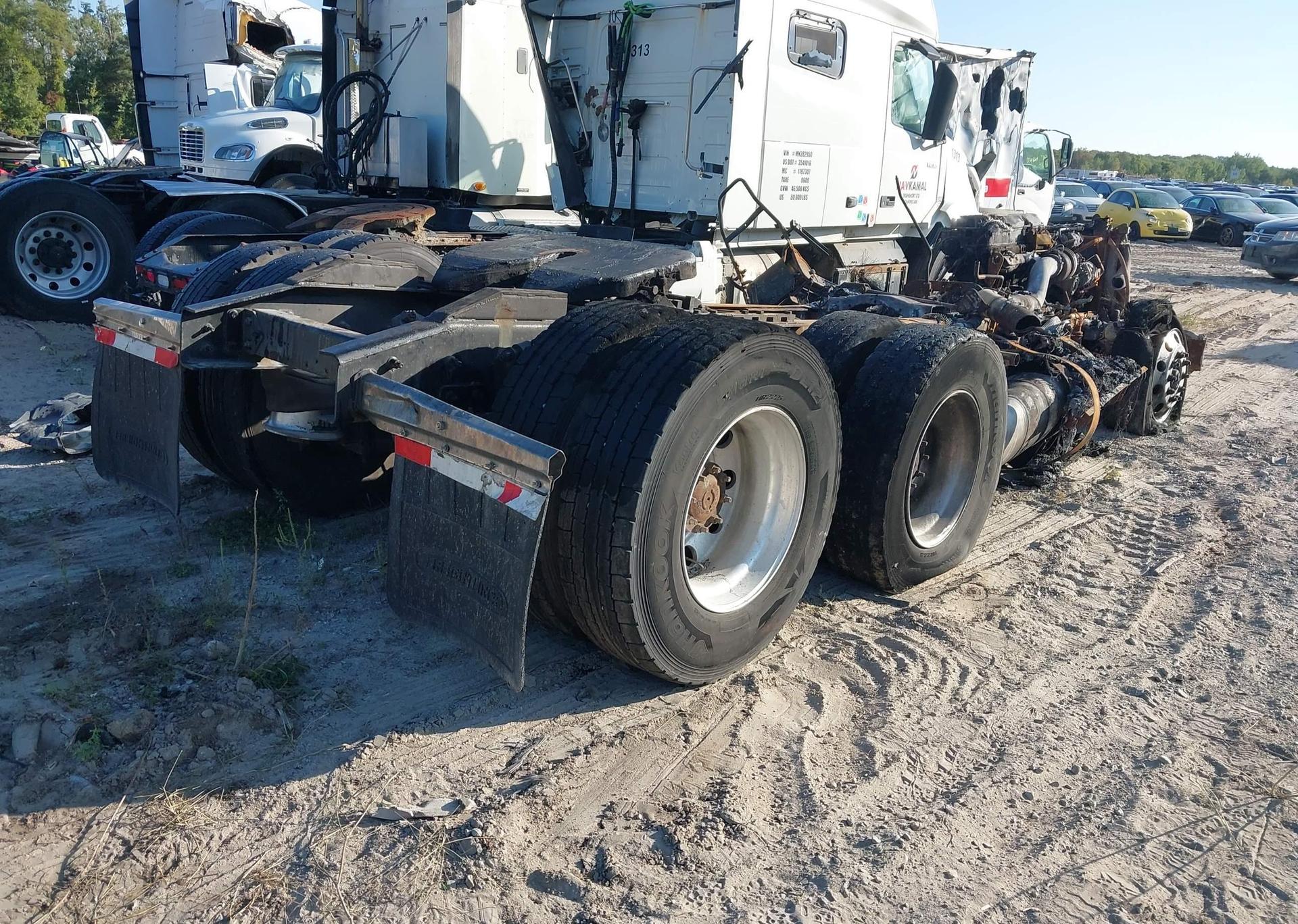 2005 FREIGHTLINER CONVENTIONAL COLUMBIA