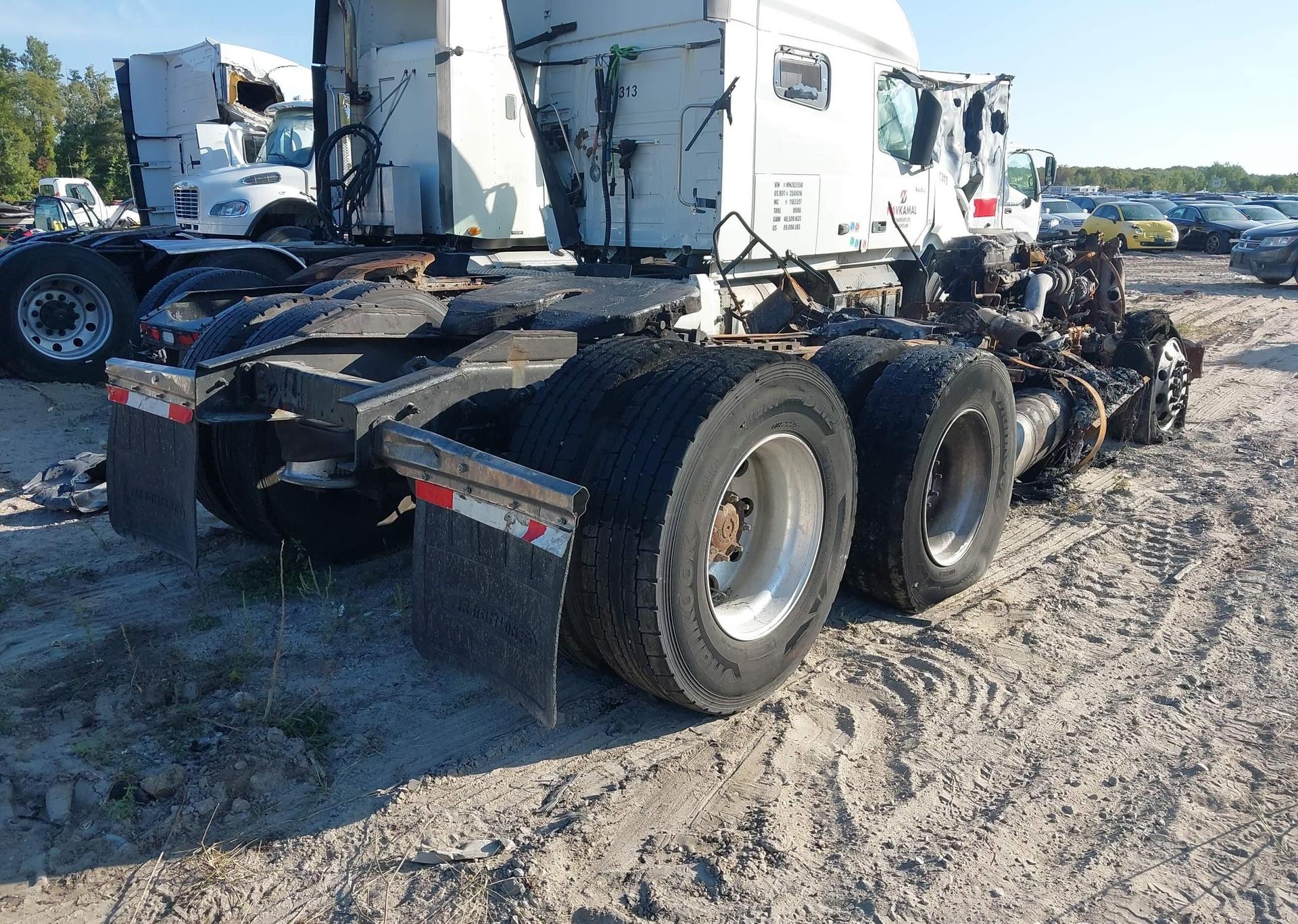 2005 FREIGHTLINER CONVENTIONAL COLUMBIA