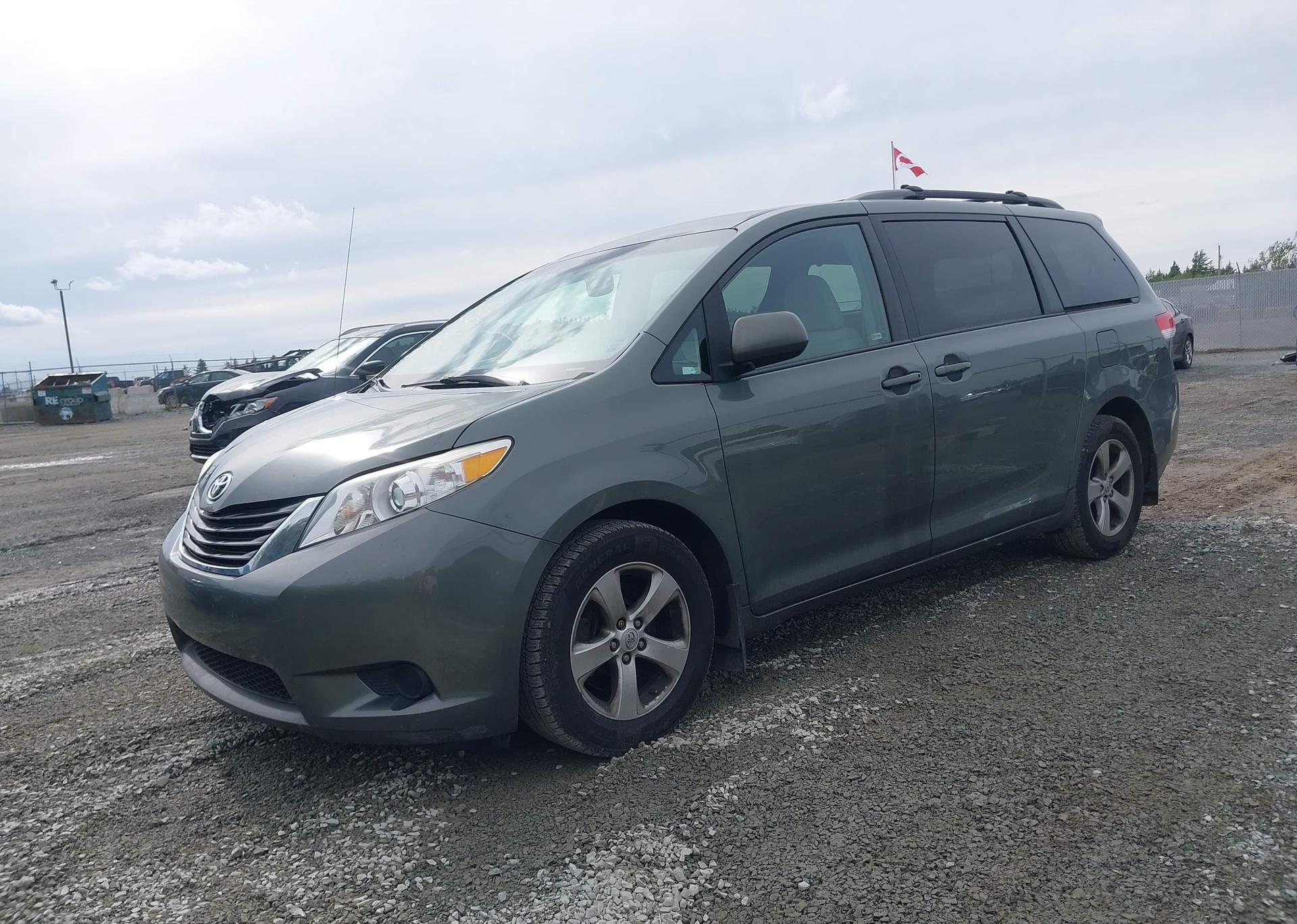 2014 TOYOTA SIENNA LE 8 PASSENGER