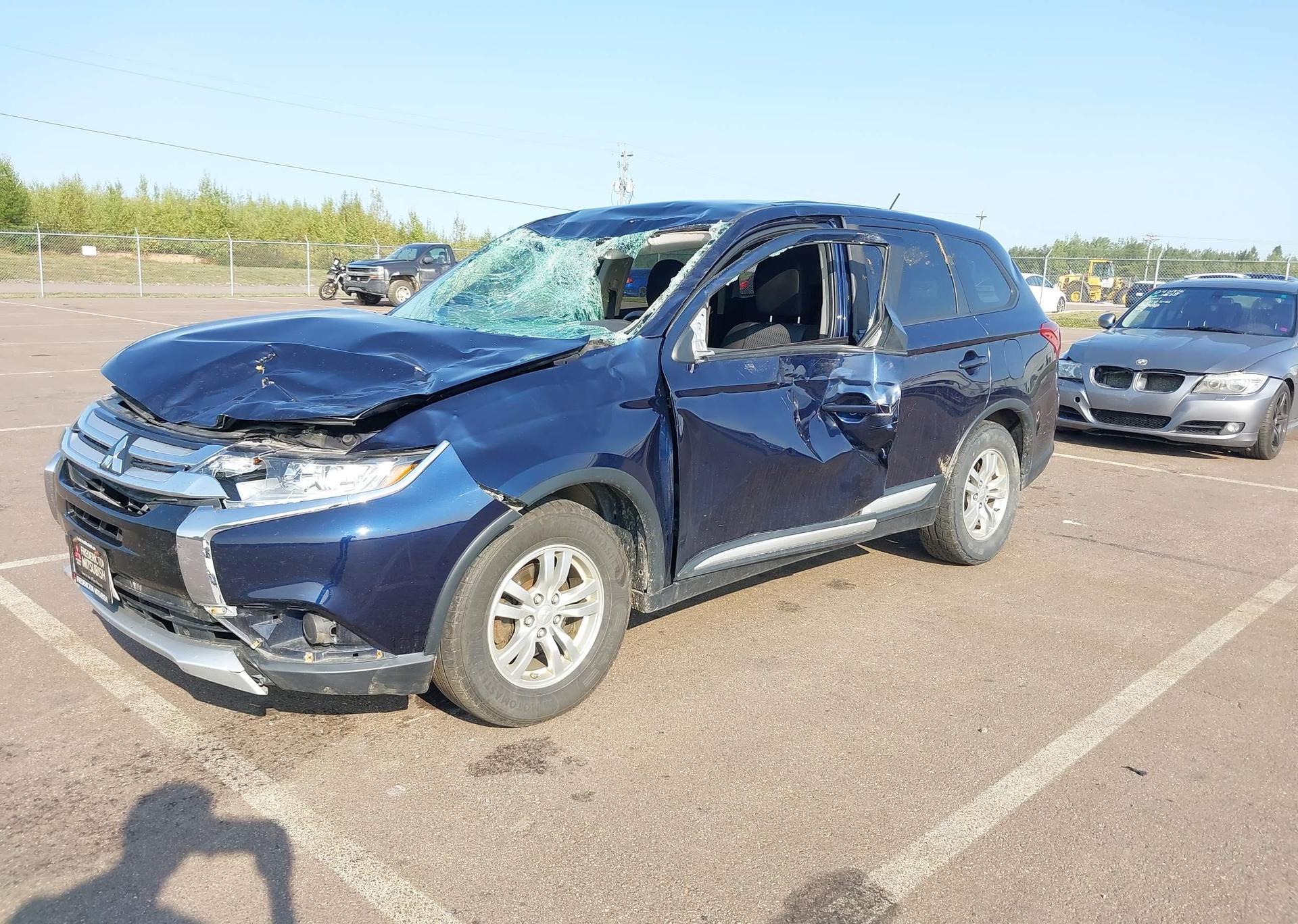 2016 MITSUBISHI OUTLANDER ES