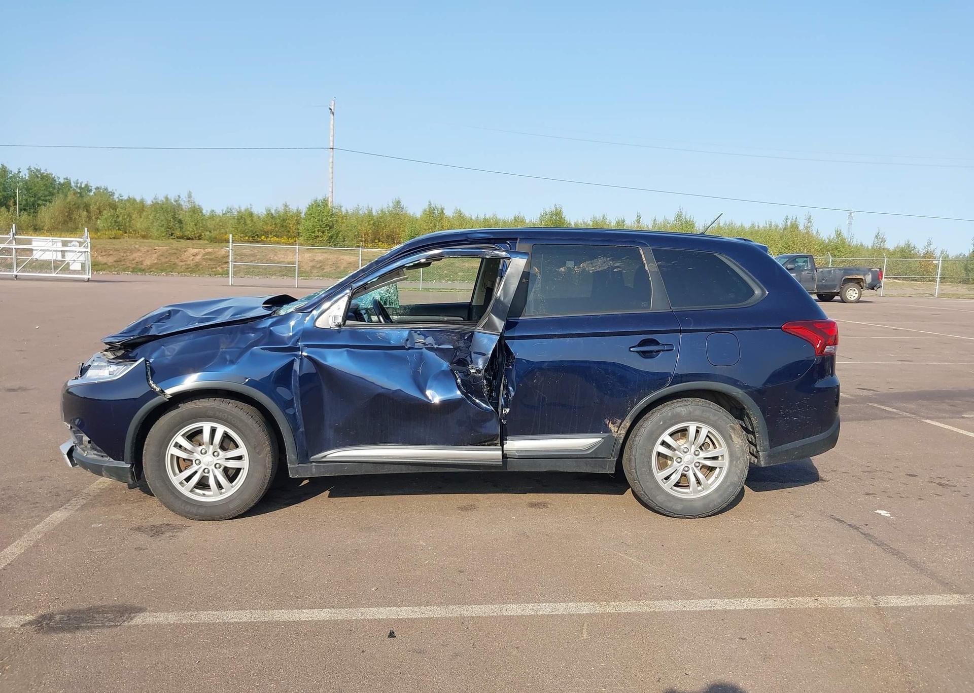 2016 MITSUBISHI OUTLANDER ES