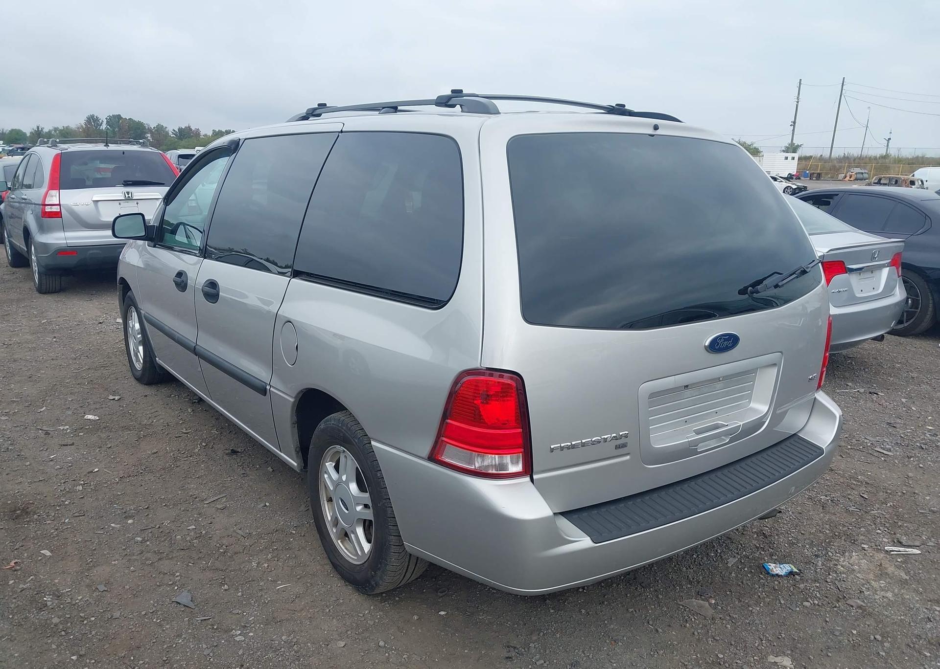 2005 FORD FREESTAR SE