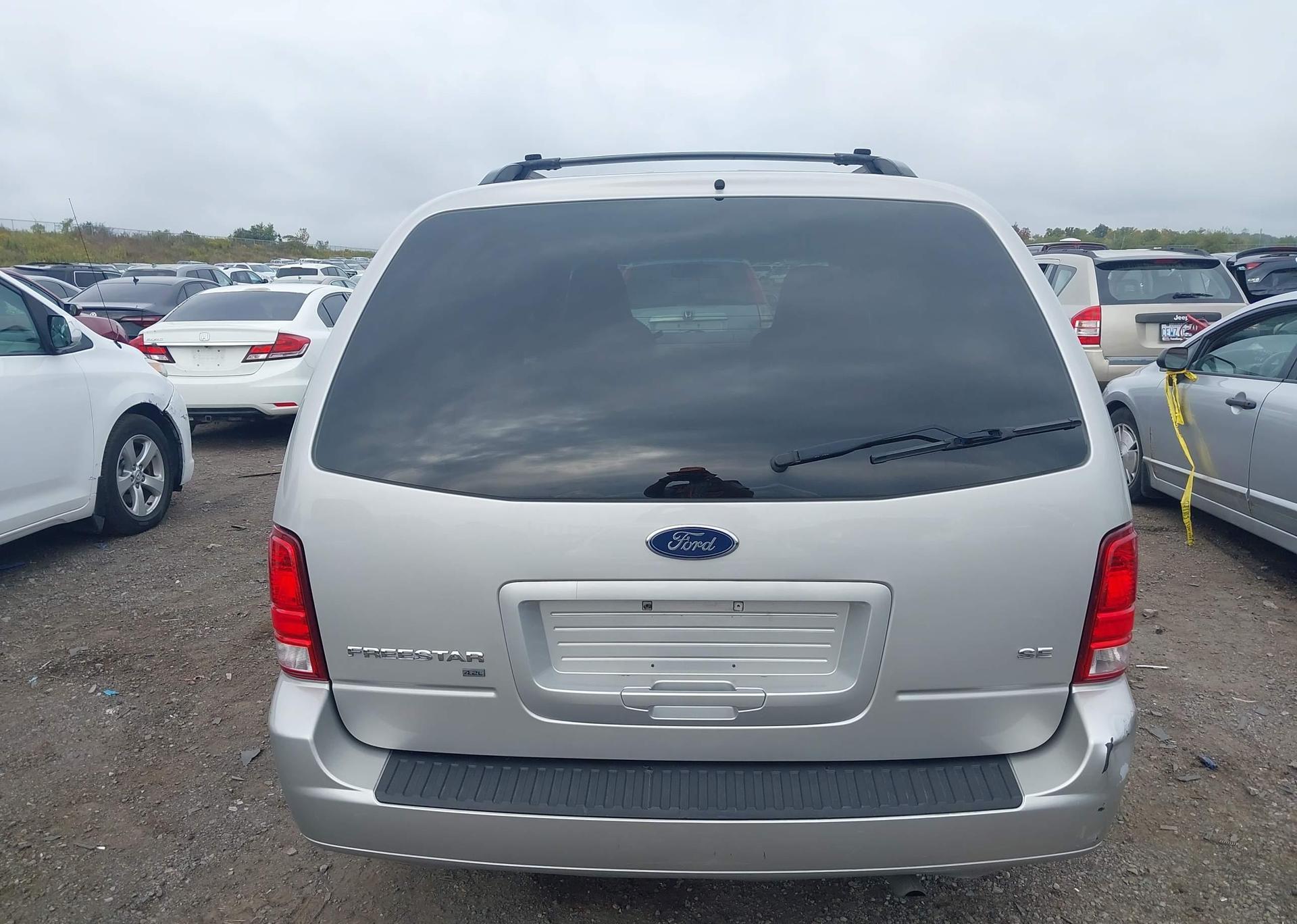 2005 FORD FREESTAR SE