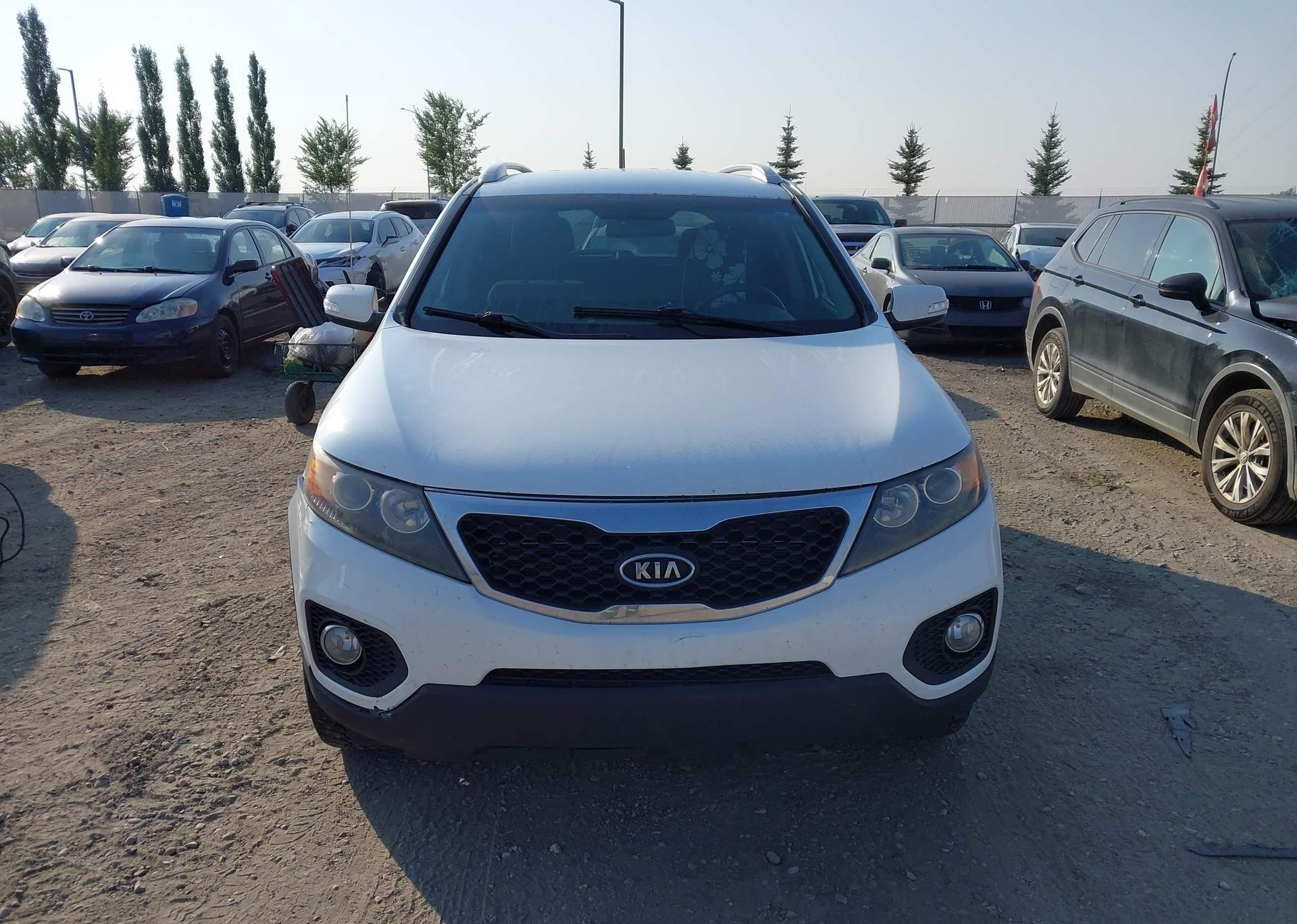 2011 KIA SORENTO LX
