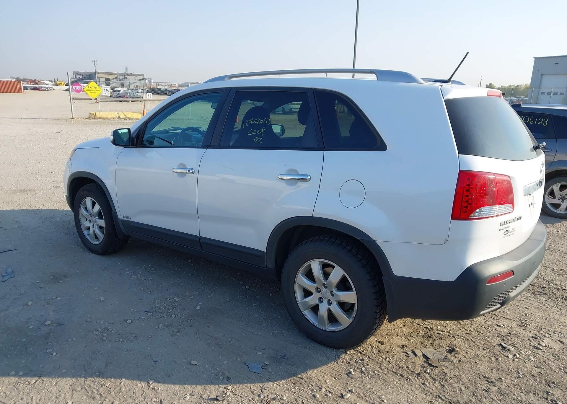 2011 KIA SORENTO LX