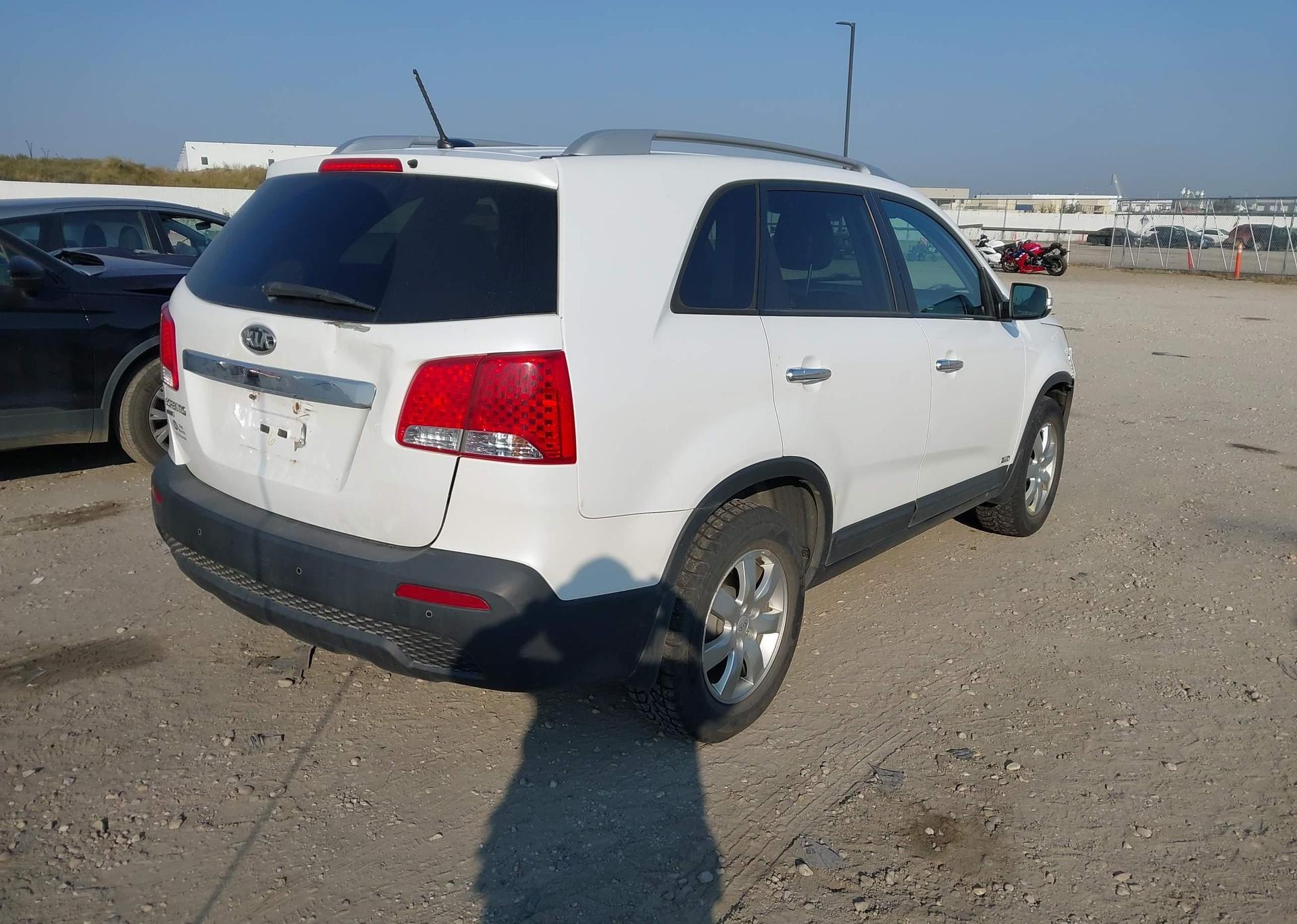 2011 KIA SORENTO LX