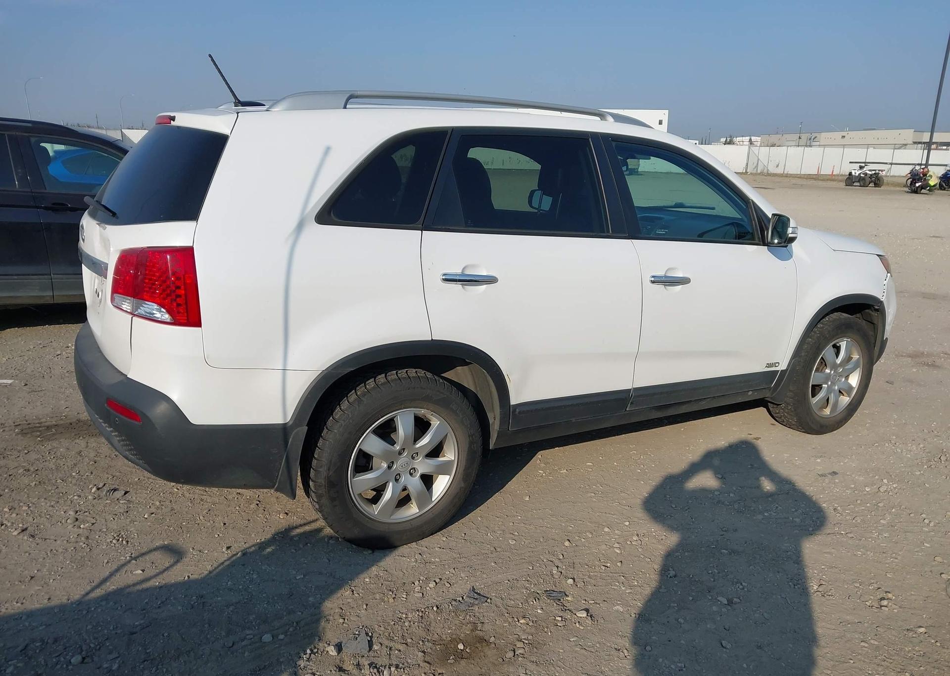 2011 KIA SORENTO LX