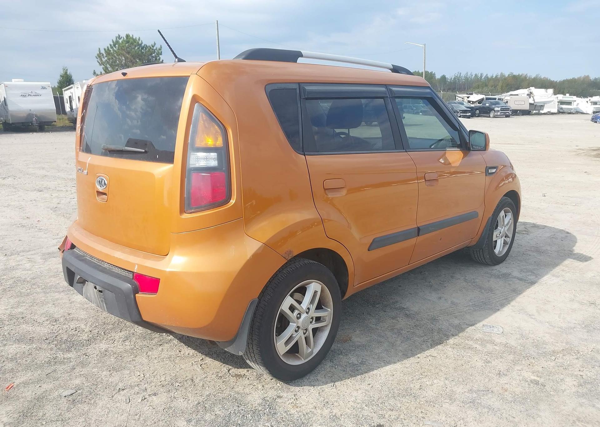 2010 KIA SOUL +