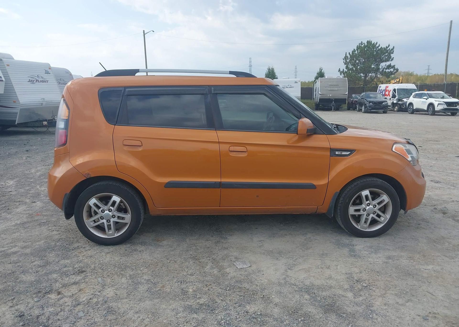 2010 KIA SOUL +