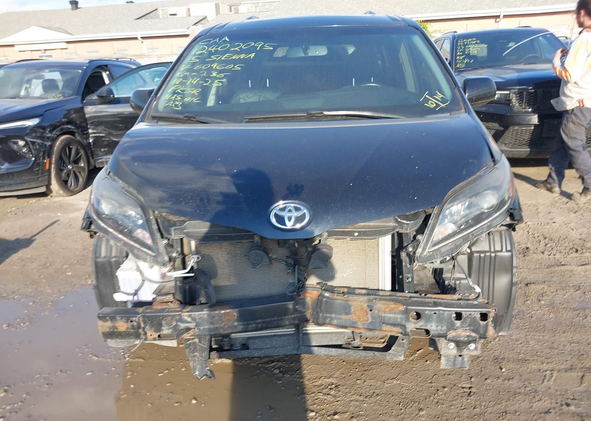 2015 TOYOTA SIENNA SPORT