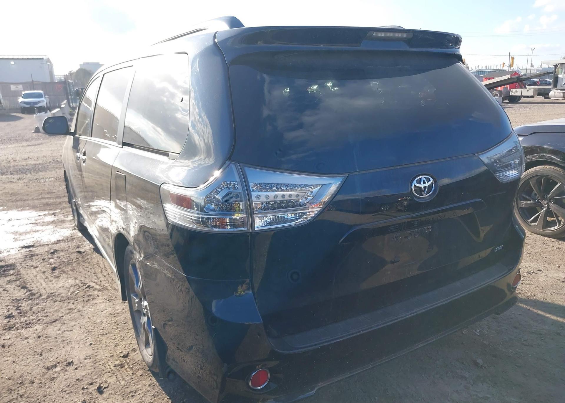 2015 TOYOTA SIENNA SPORT