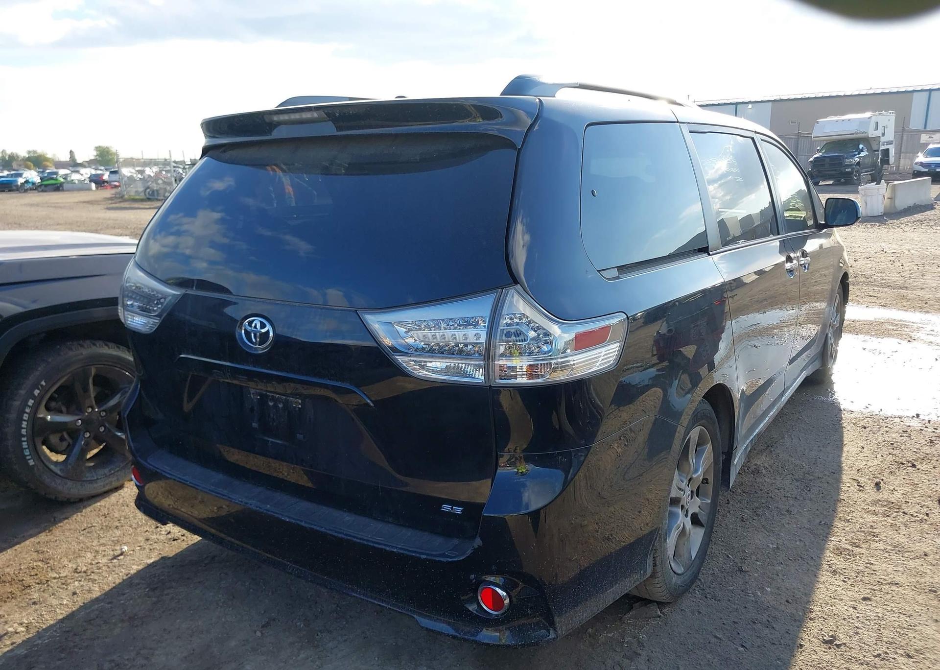 2015 TOYOTA SIENNA SPORT