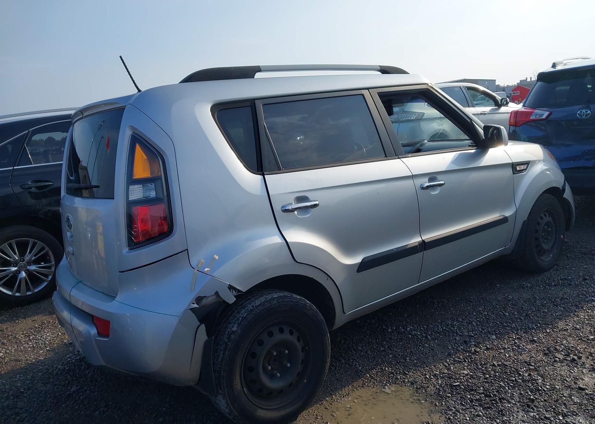 2011 KIA SOUL +