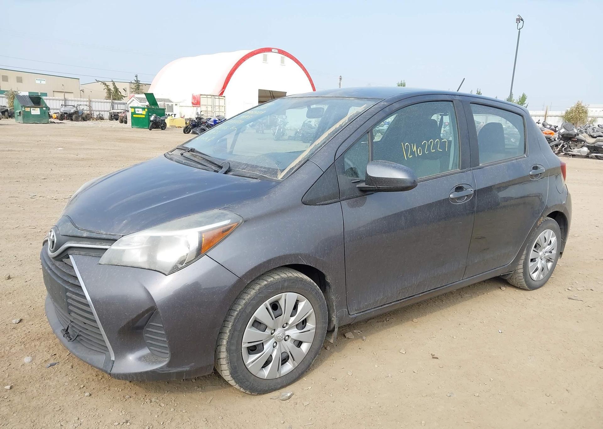 2015 TOYOTA YARIS LE