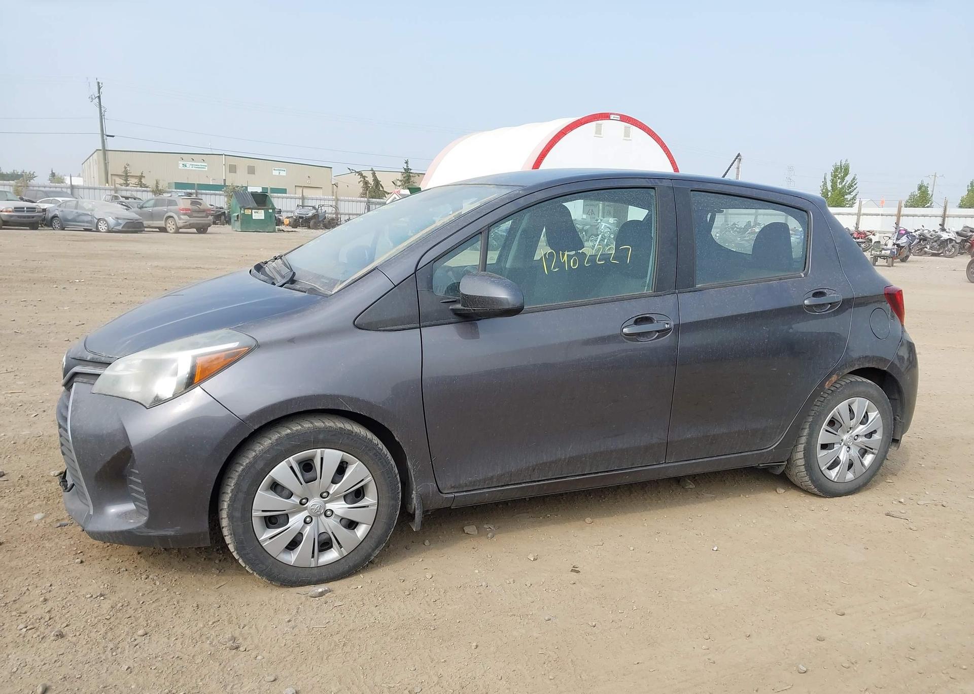 2015 TOYOTA YARIS LE