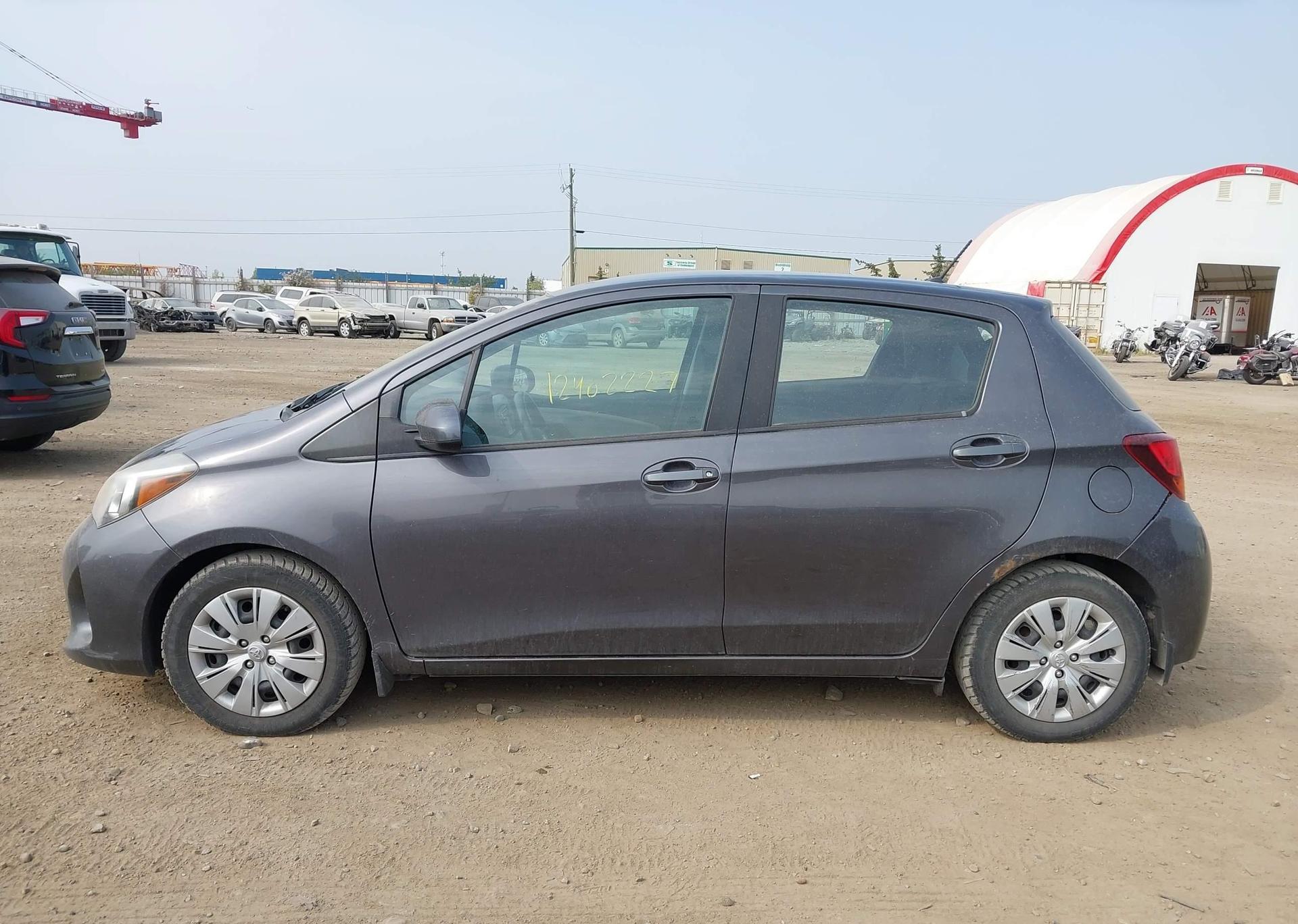 2015 TOYOTA YARIS LE