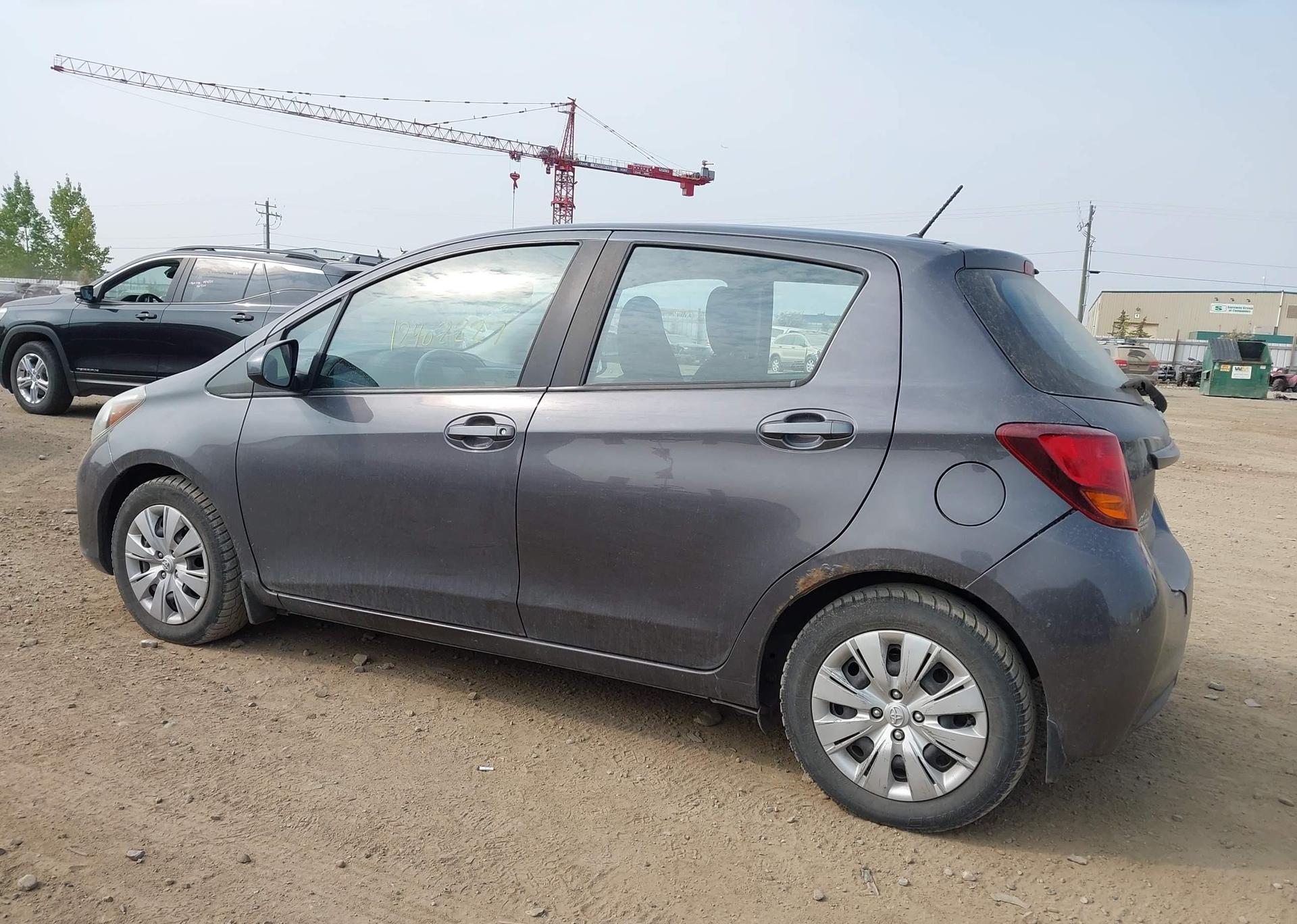 2015 TOYOTA YARIS LE