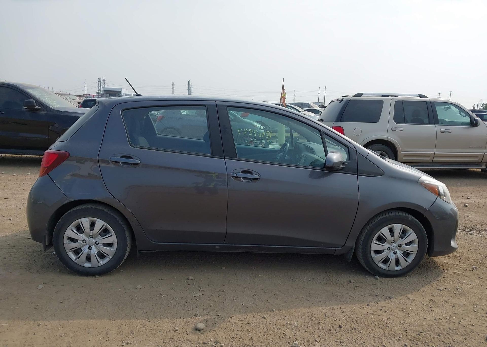 2015 TOYOTA YARIS LE