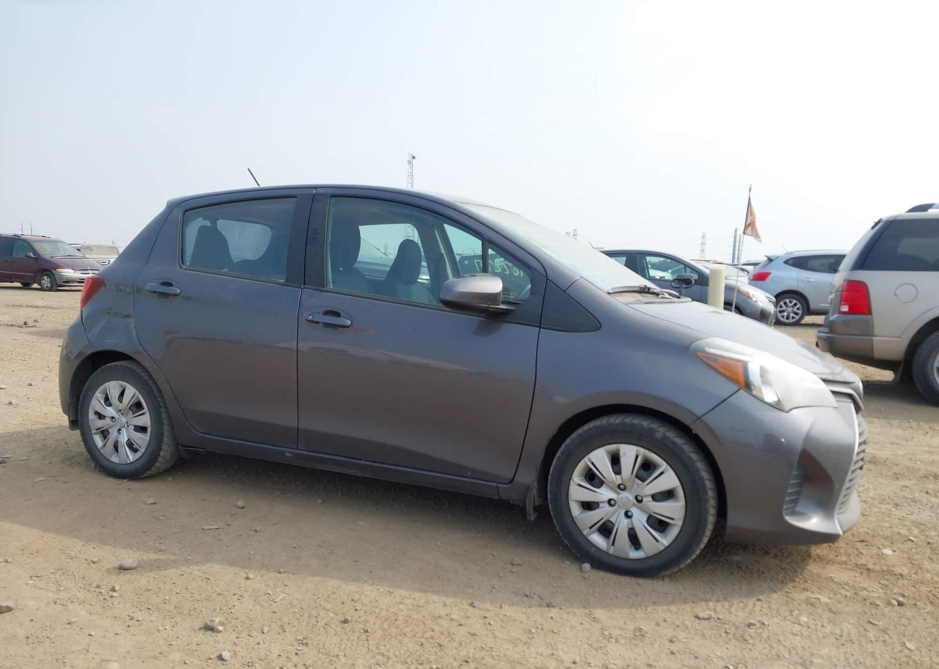 2015 TOYOTA YARIS LE