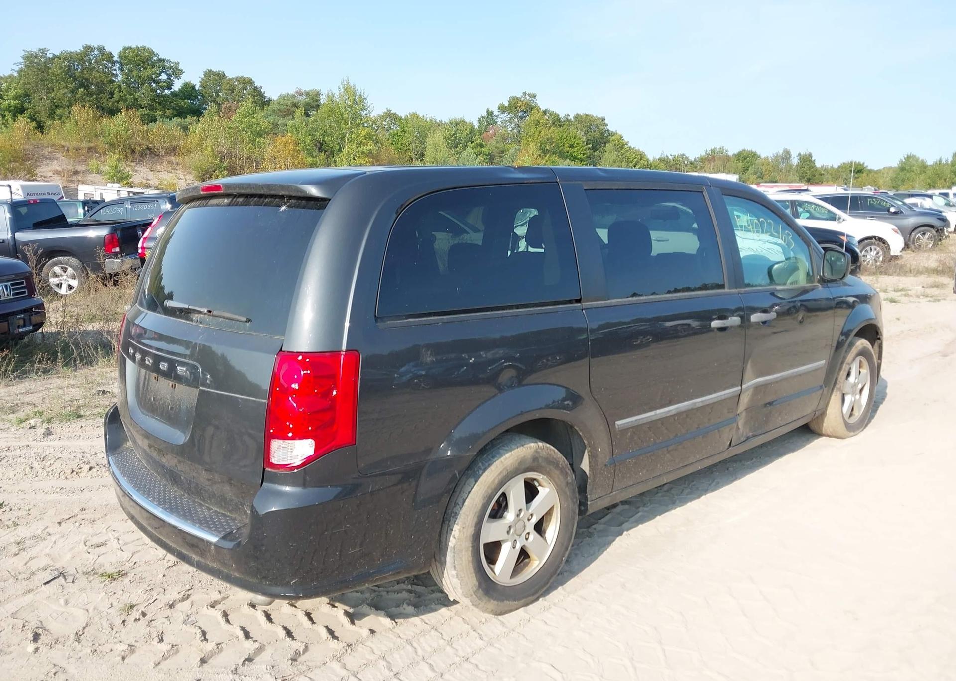2011 DODGE GRAND CARAVAN EXPRESS