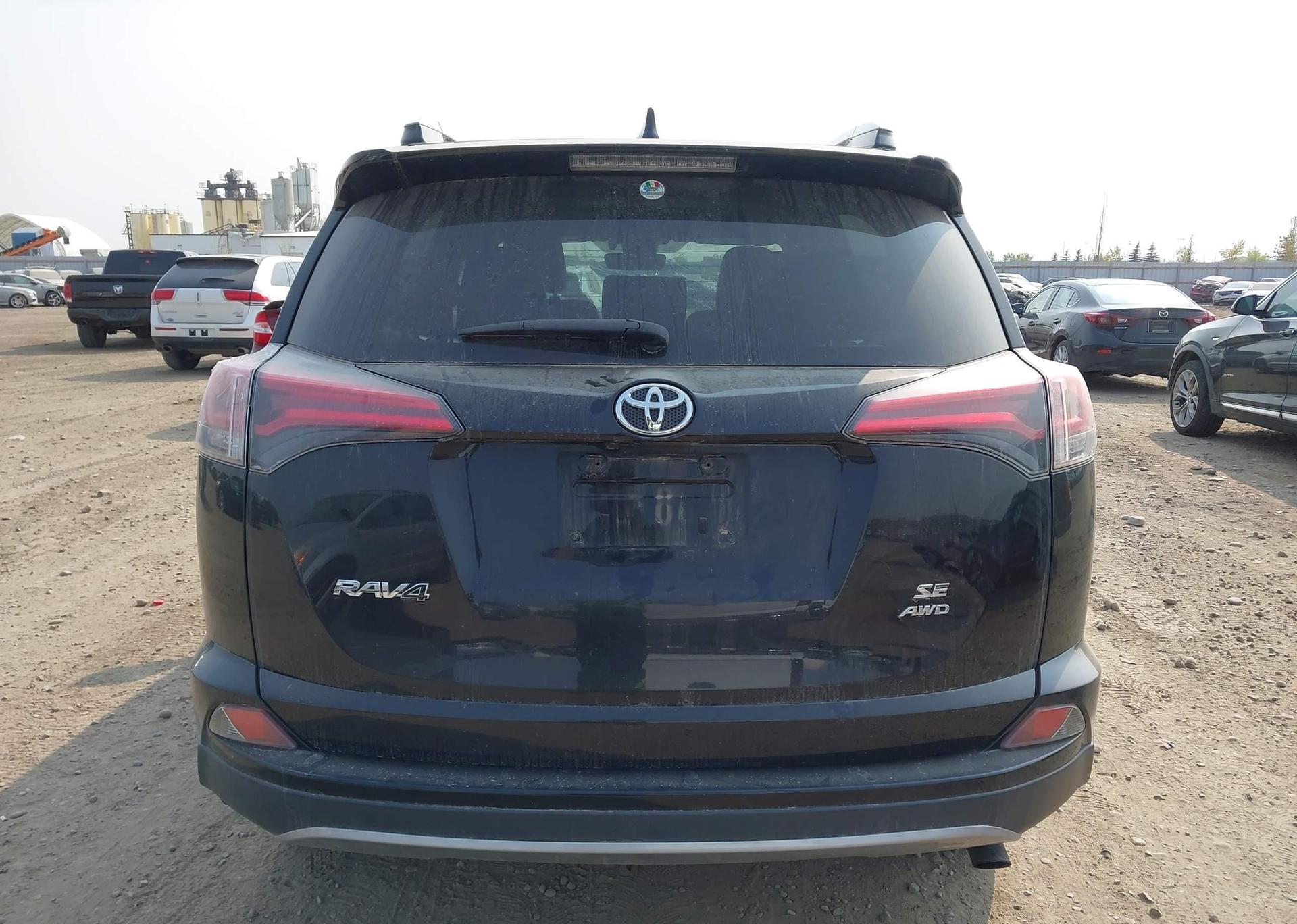 2017 TOYOTA RAV4 SE