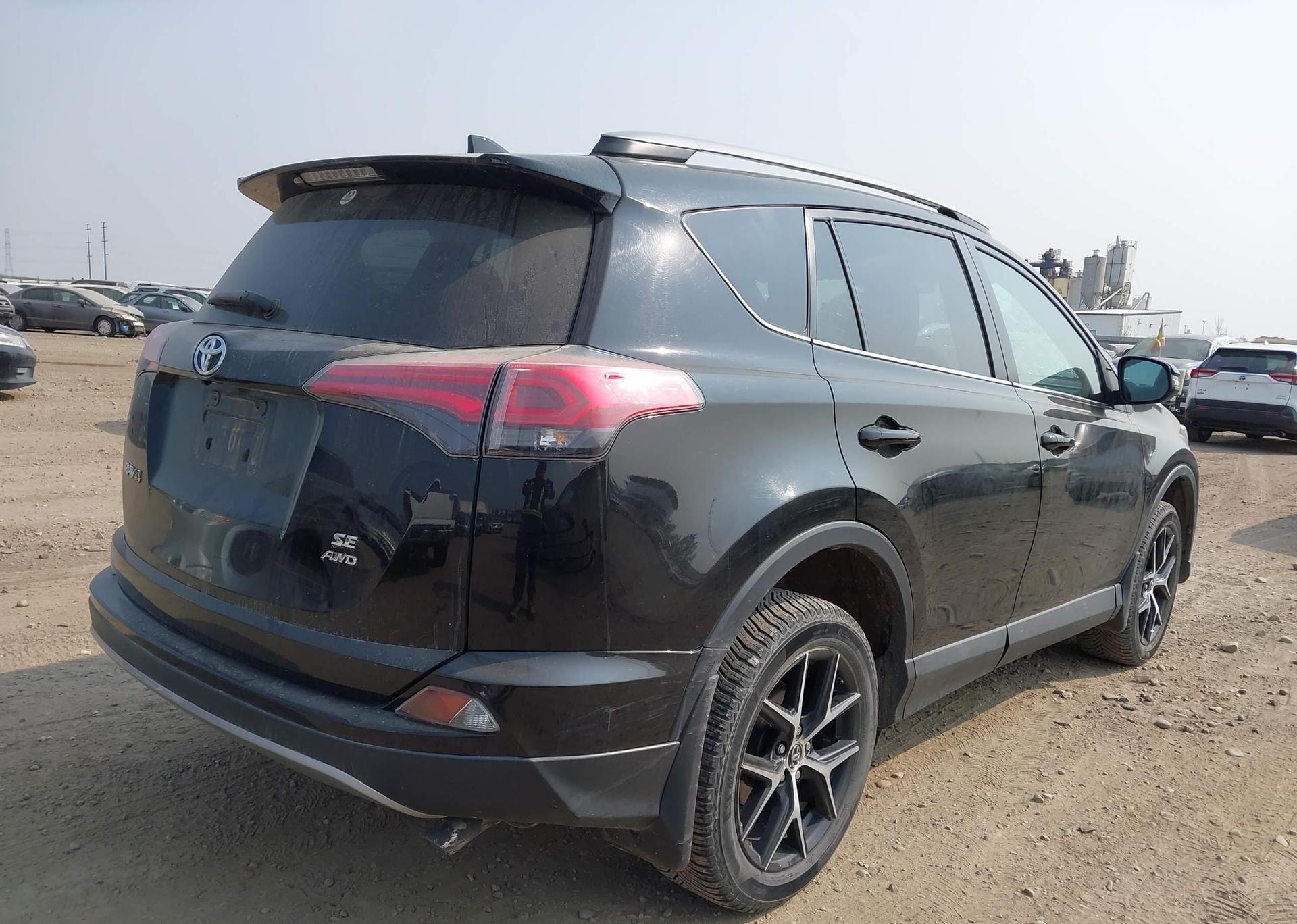 2017 TOYOTA RAV4 SE