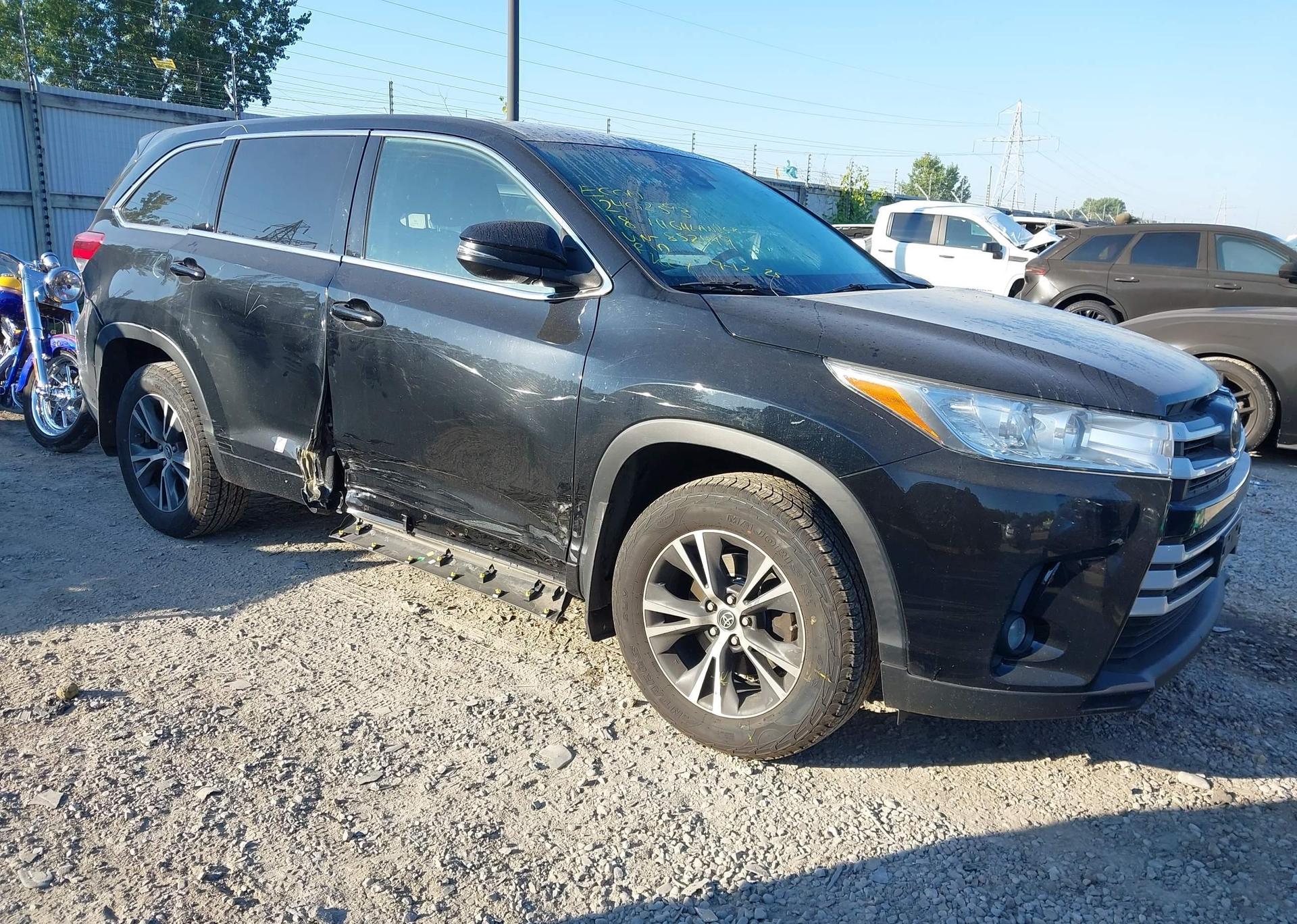 2018 TOYOTA HIGHLANDER LE