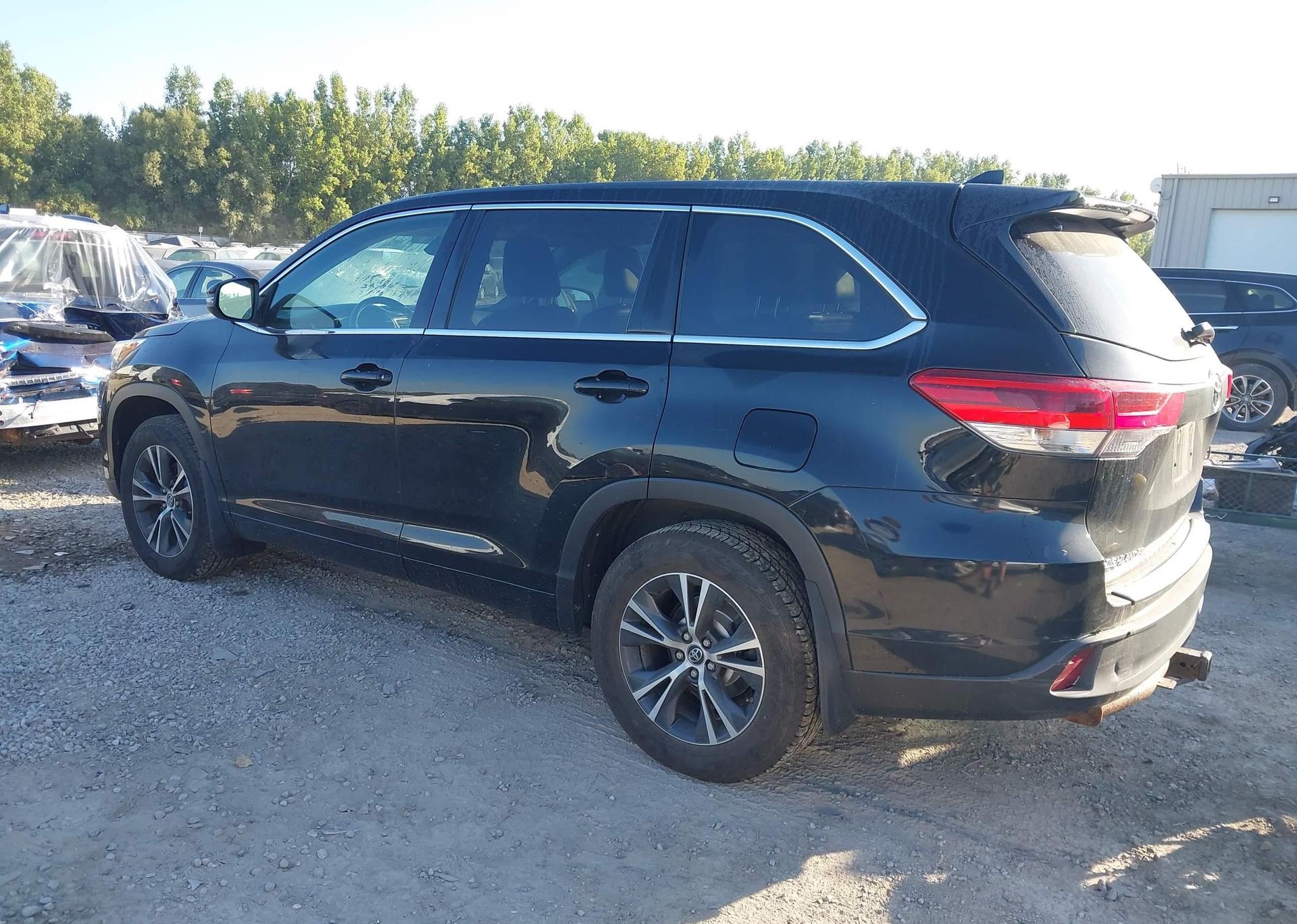 2018 TOYOTA HIGHLANDER LE