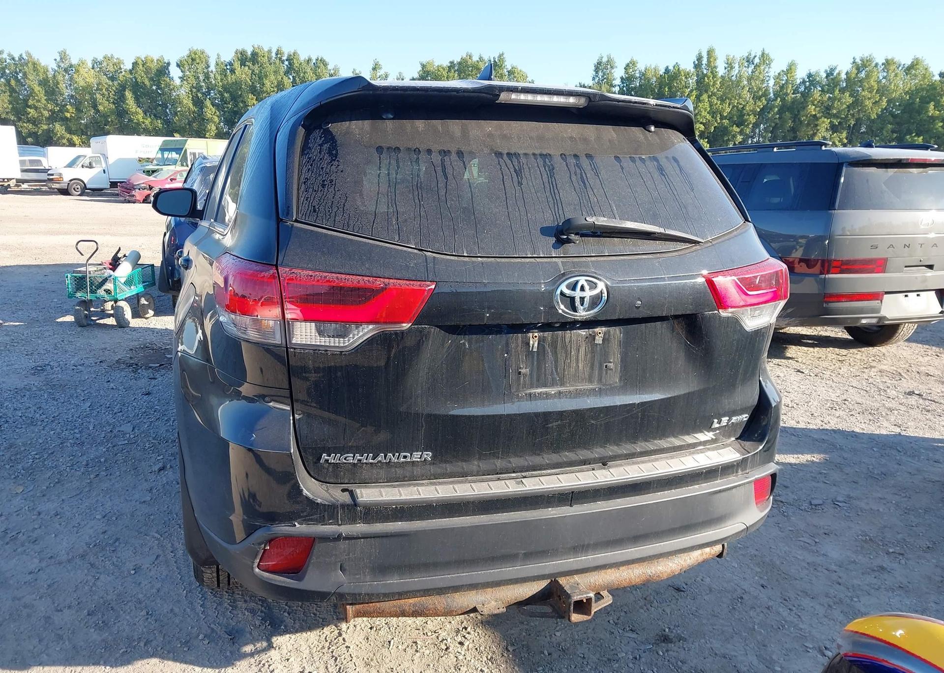 2018 TOYOTA HIGHLANDER LE