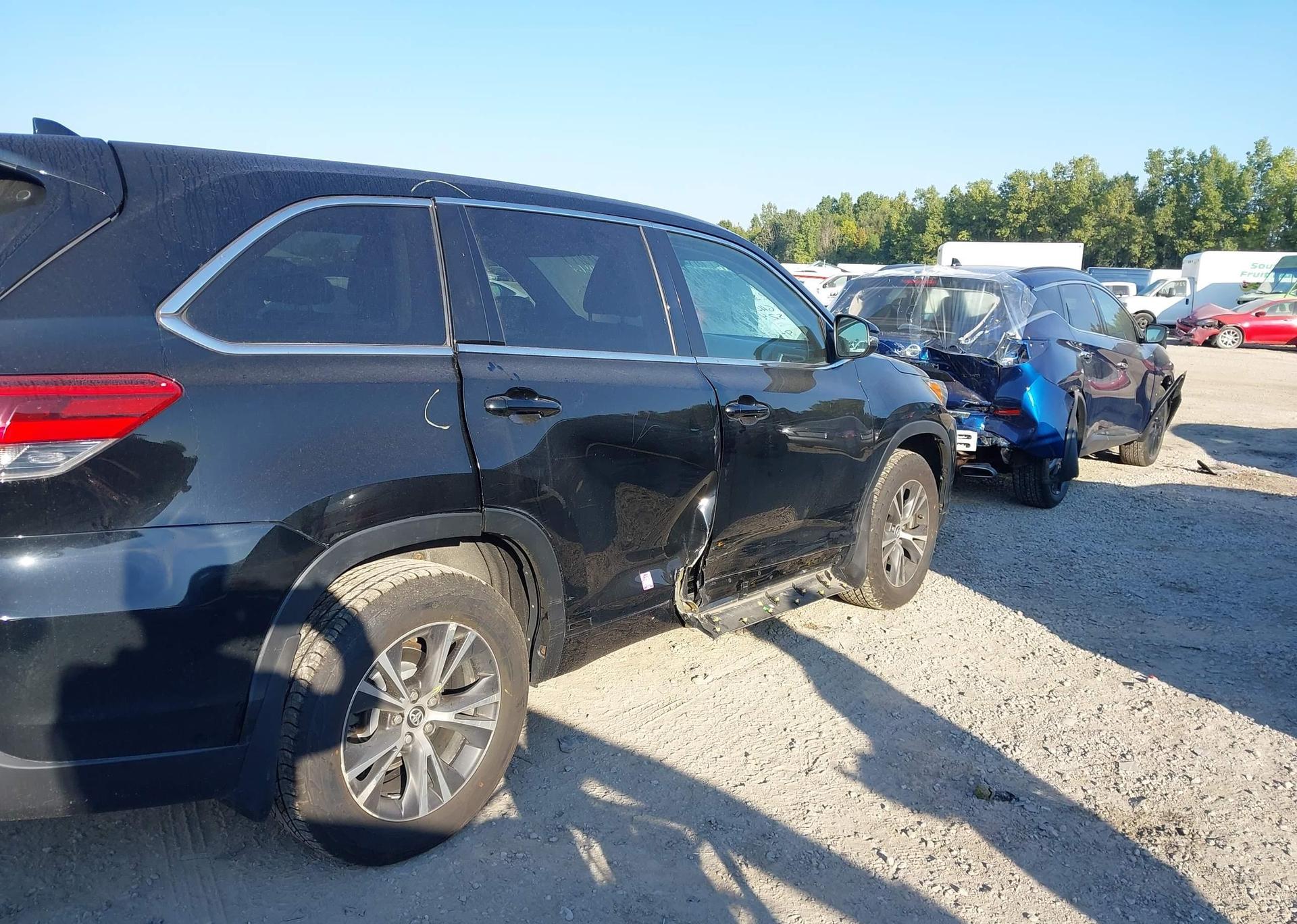 2018 TOYOTA HIGHLANDER LE