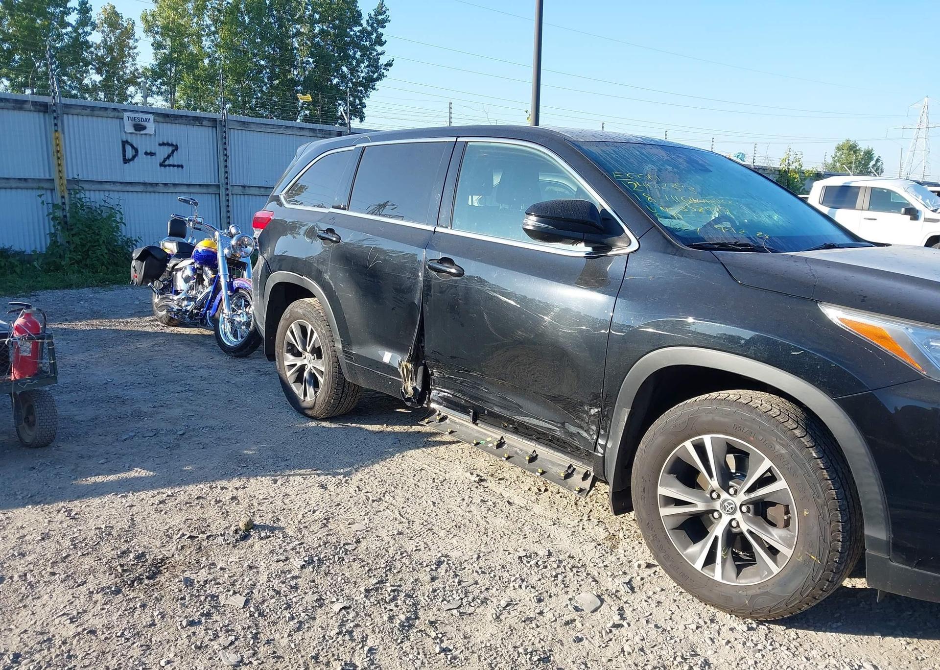 2018 TOYOTA HIGHLANDER LE