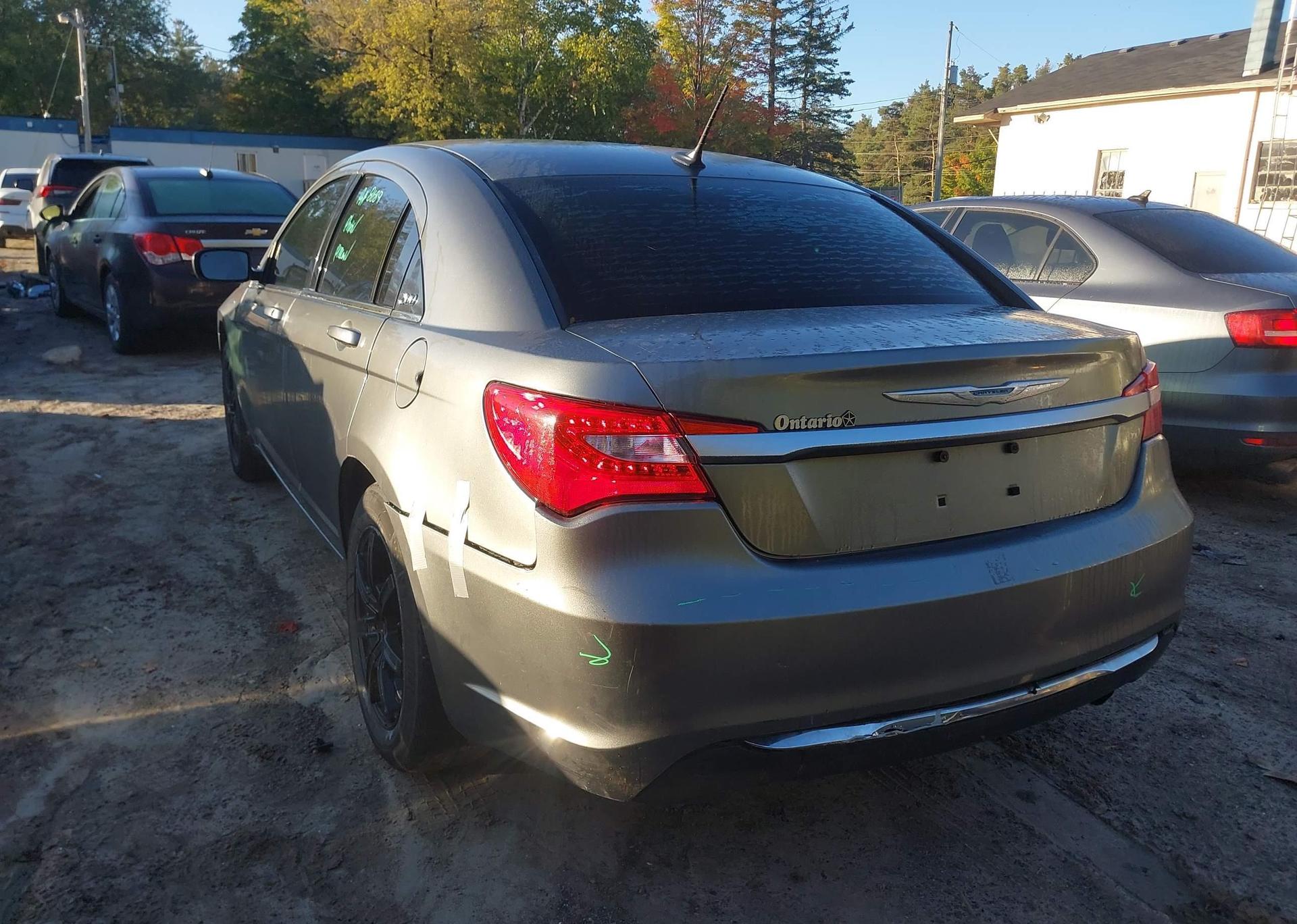 2013 CHRYSLER 200 LX