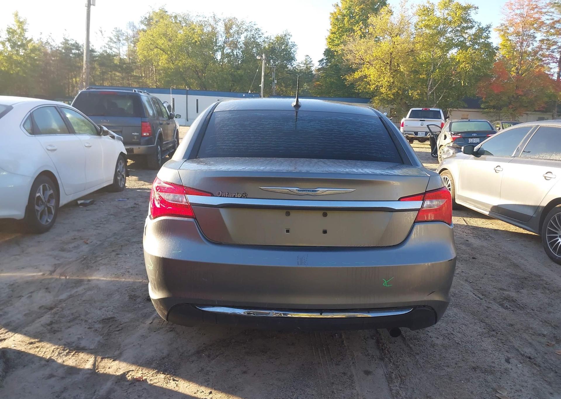 2013 CHRYSLER 200 LX