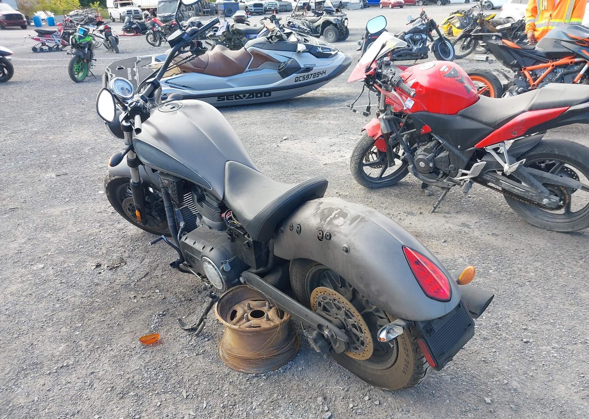 2016 VICTORY MOTORCYCLES GUNNER